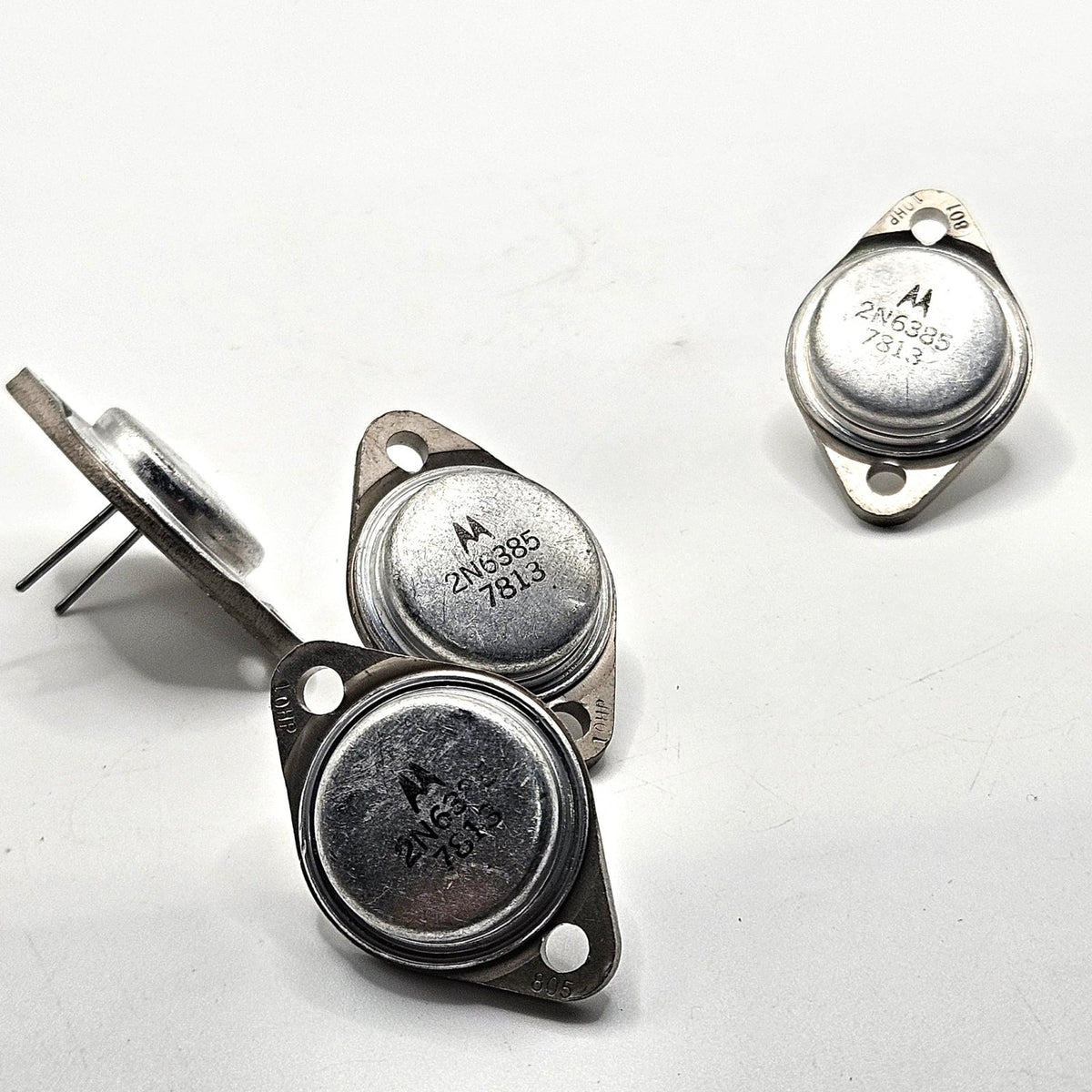 Motorola 2N6385 NPN Darlington power transistor 80V 10A TO-3 new old stock for power switching and audio amplifier repair