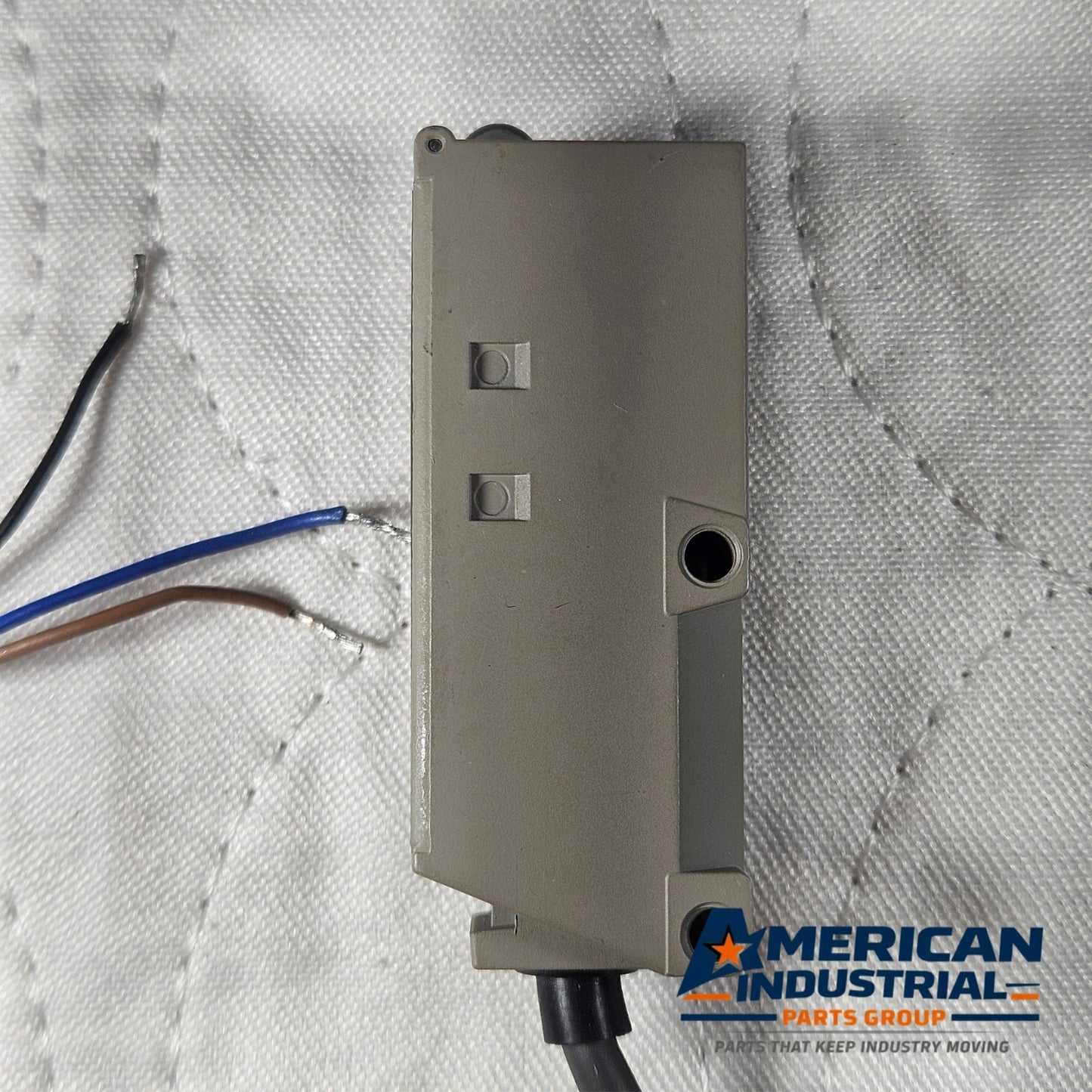 Omron E3S-CR61 diffuse photoelectric sensor 10-30VDC NPN/PNP for industrial automation and machine sensing