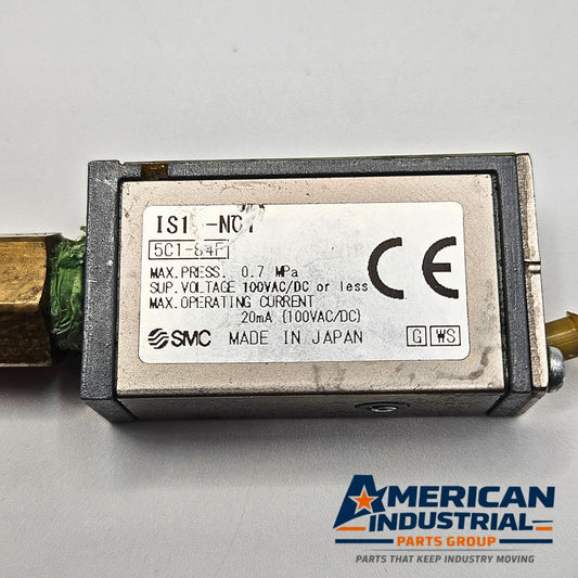 SMC IS1-NC1 pneumatic pressure switch 0.7 MPa 100VAC/DC for pneumatic automation systems and industrial control applications