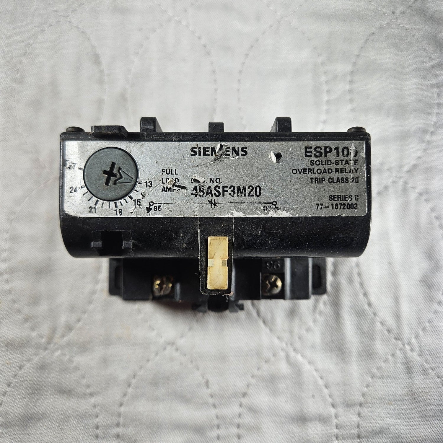 Industrial overload relay for motor protection and starter control panels