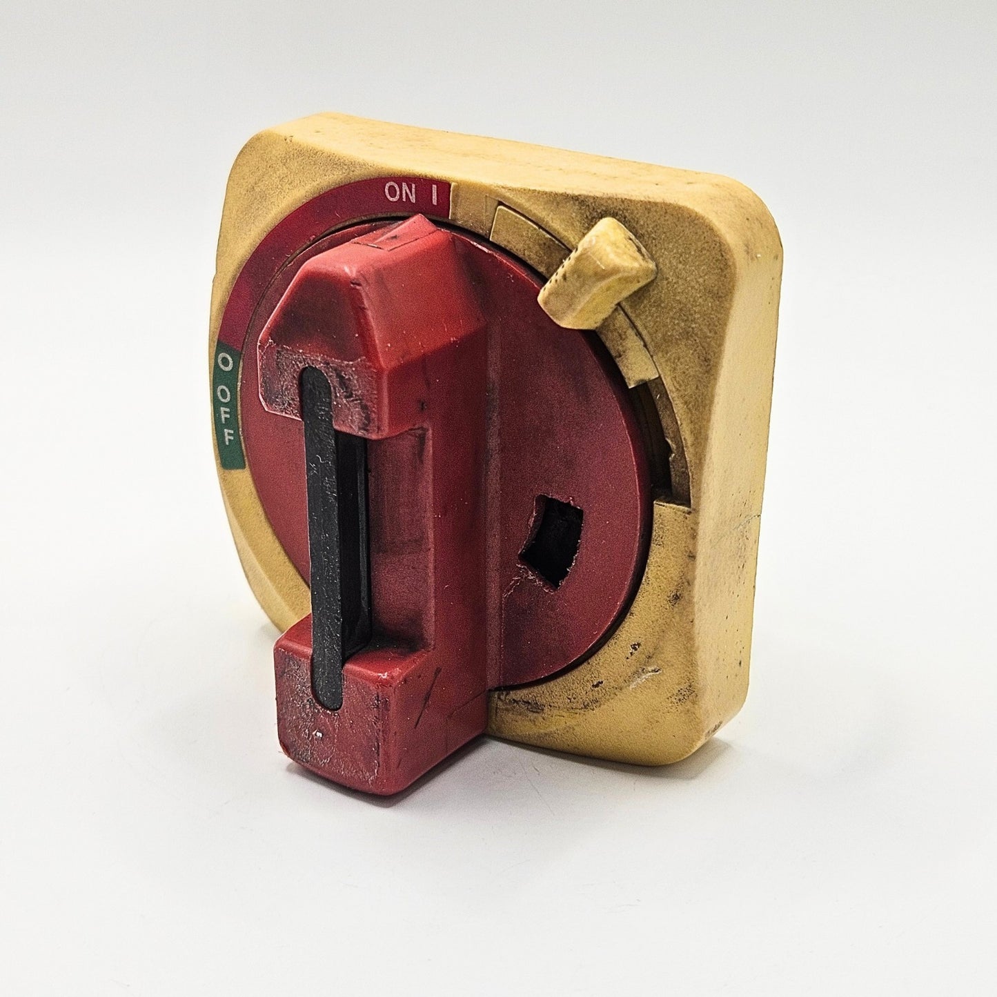 Allen-Bradley 194R-HS4E Series A 194R rotary disconnect switch operating handle red/yellow with defeater for industrial control panels