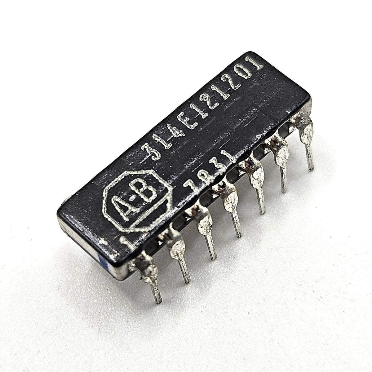 Lot of 10 Allen-Bradley 314E121201 120/200 ohm cermet line termination network 14-pin ceramic DIP for TTL and ECL circuit repair