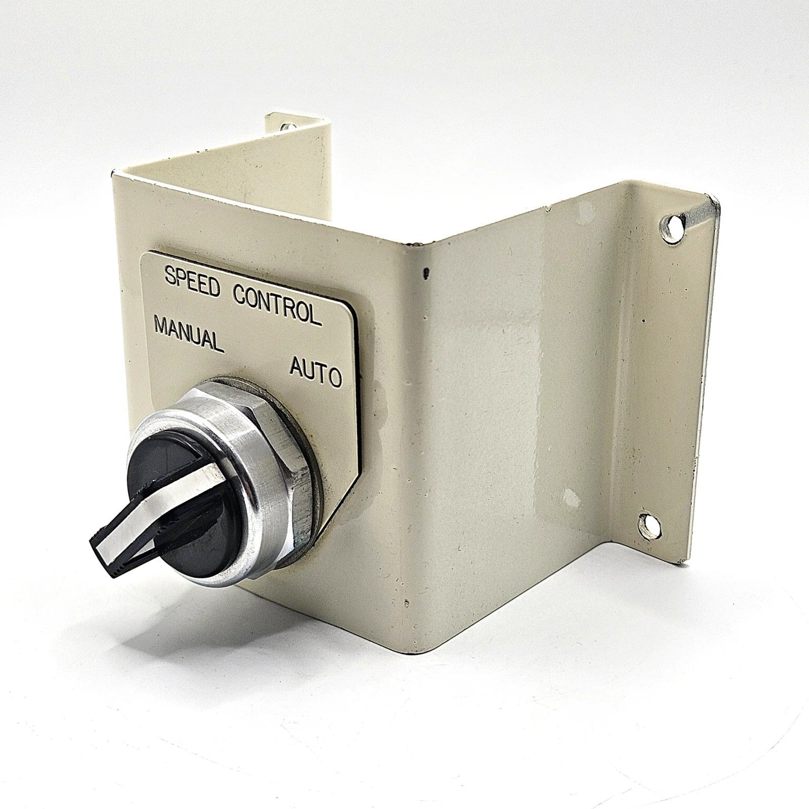 Allen-Bradley 800T-H2 30mm 2-position hand-auto selector switch with bracket for industrial control panel operation