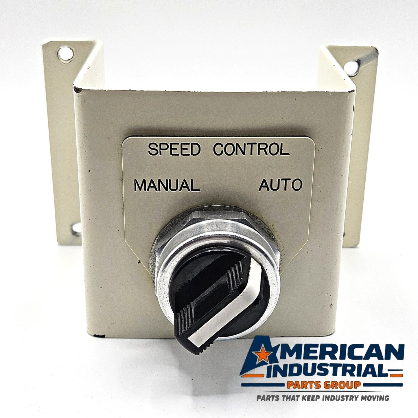 Allen-Bradley 800T-H2 30mm 2-position hand-auto selector switch with bracket for industrial control panel operation