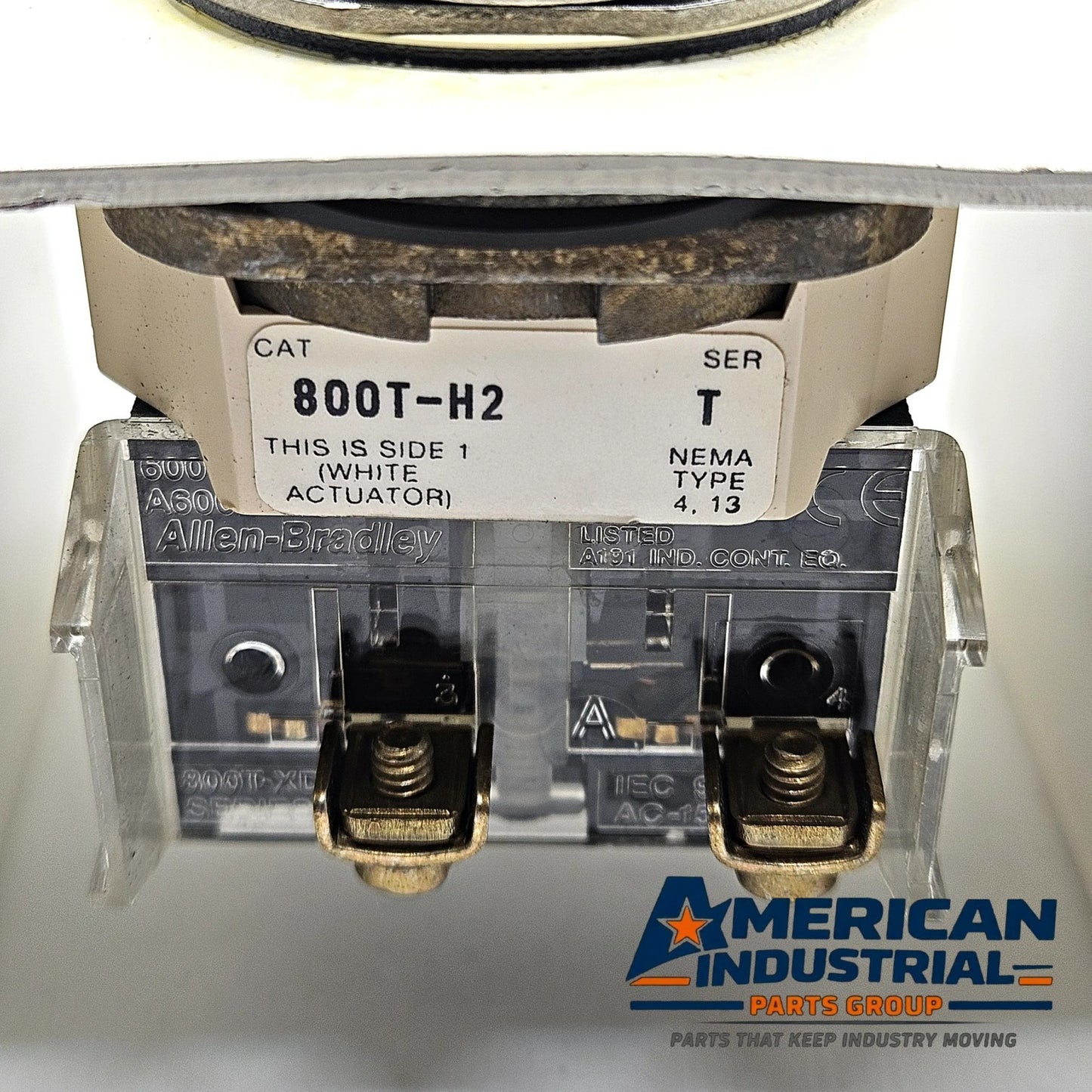 Allen-Bradley 800T-H2 30mm 2-position hand-auto selector switch with bracket for industrial control panel operation