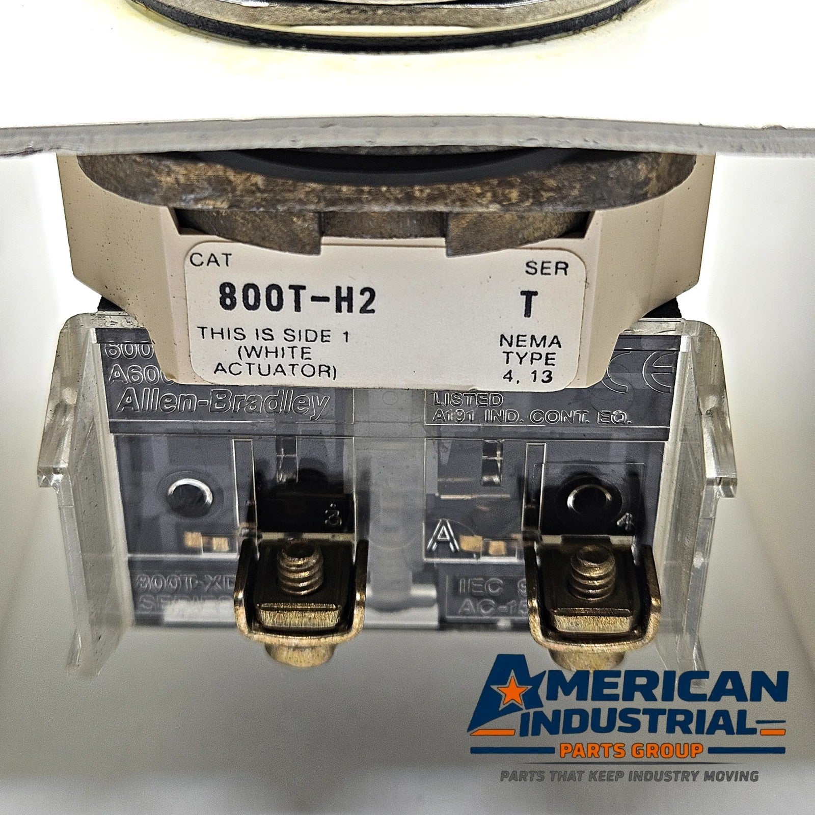 Allen-Bradley 800T-H2 30mm 2-position hand-auto selector switch with bracket for industrial control panel operation