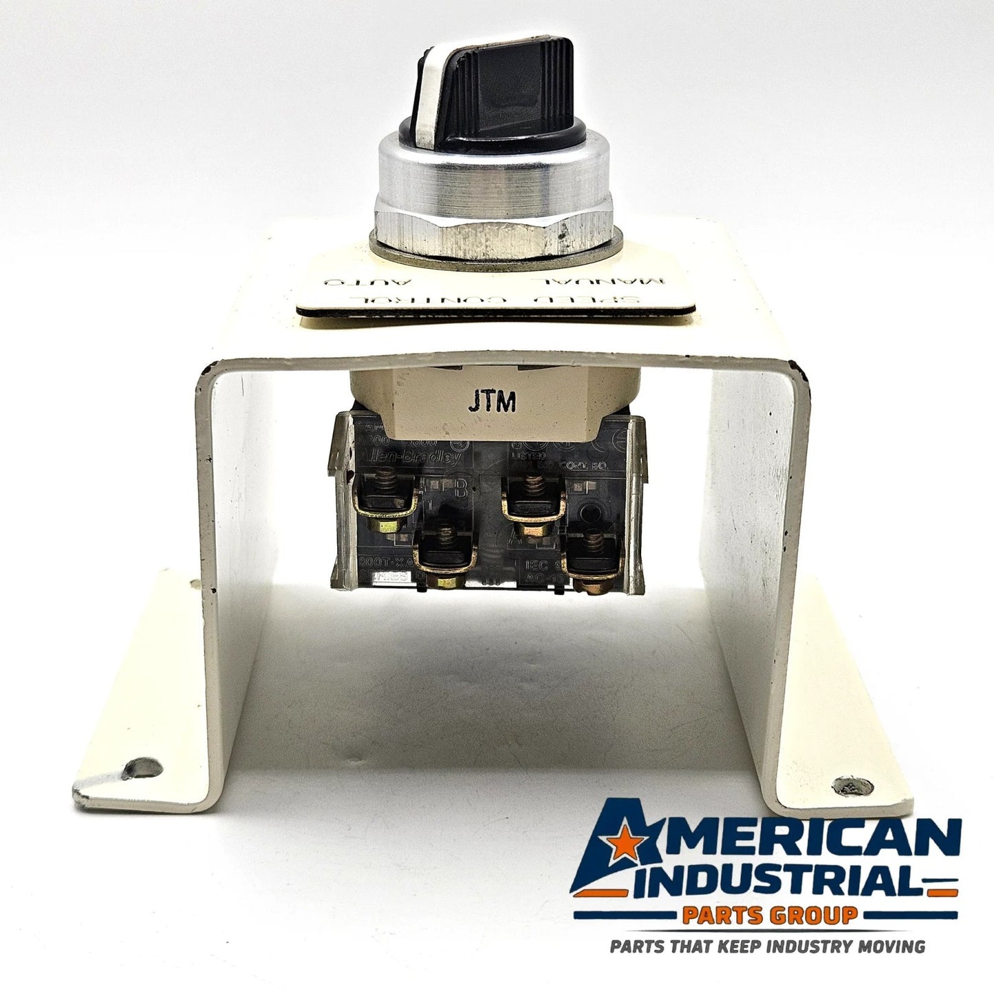 Allen-Bradley 800T-H2 30mm 2-position hand-auto selector switch with bracket for industrial control panel operation