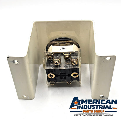 Allen-Bradley 800T-H2 30mm 2-position hand-auto selector switch with bracket for industrial control panel operation