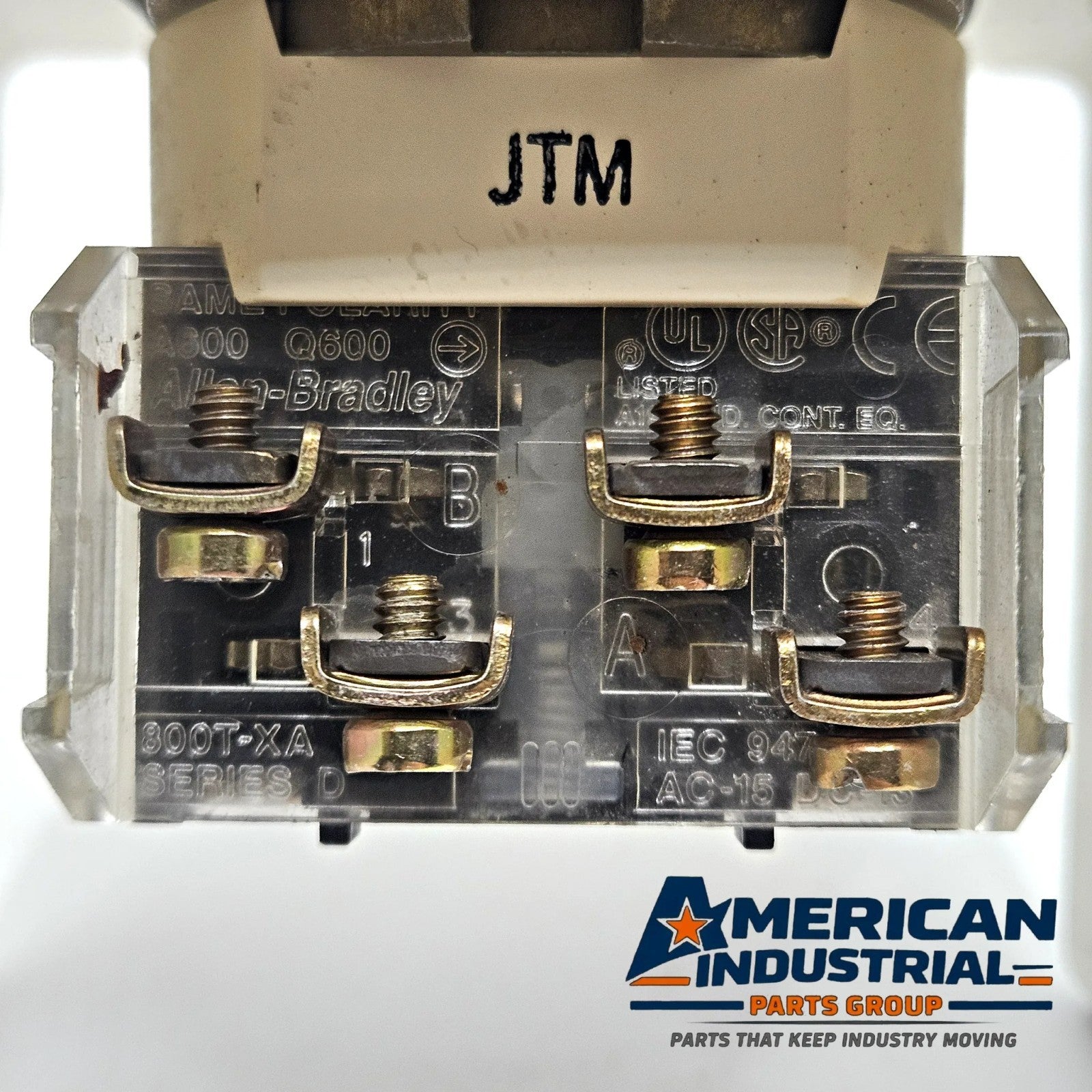 Allen-Bradley 800T-H2 30mm 2-position hand-auto selector switch with bracket for industrial control panel operation