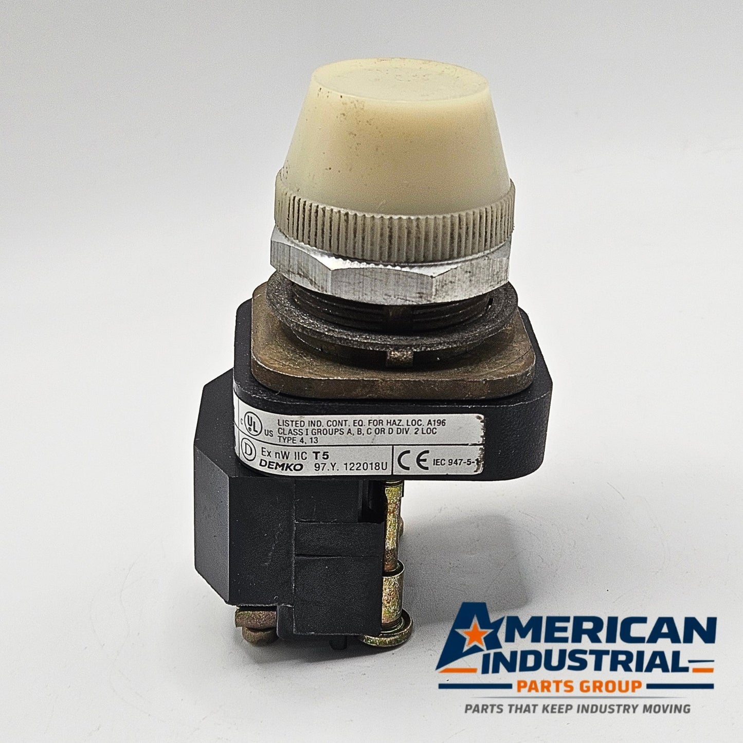 Allen-Bradley 800T-P16 Series T 30mm pilot light 120V white lens for industrial control panels and machine indication