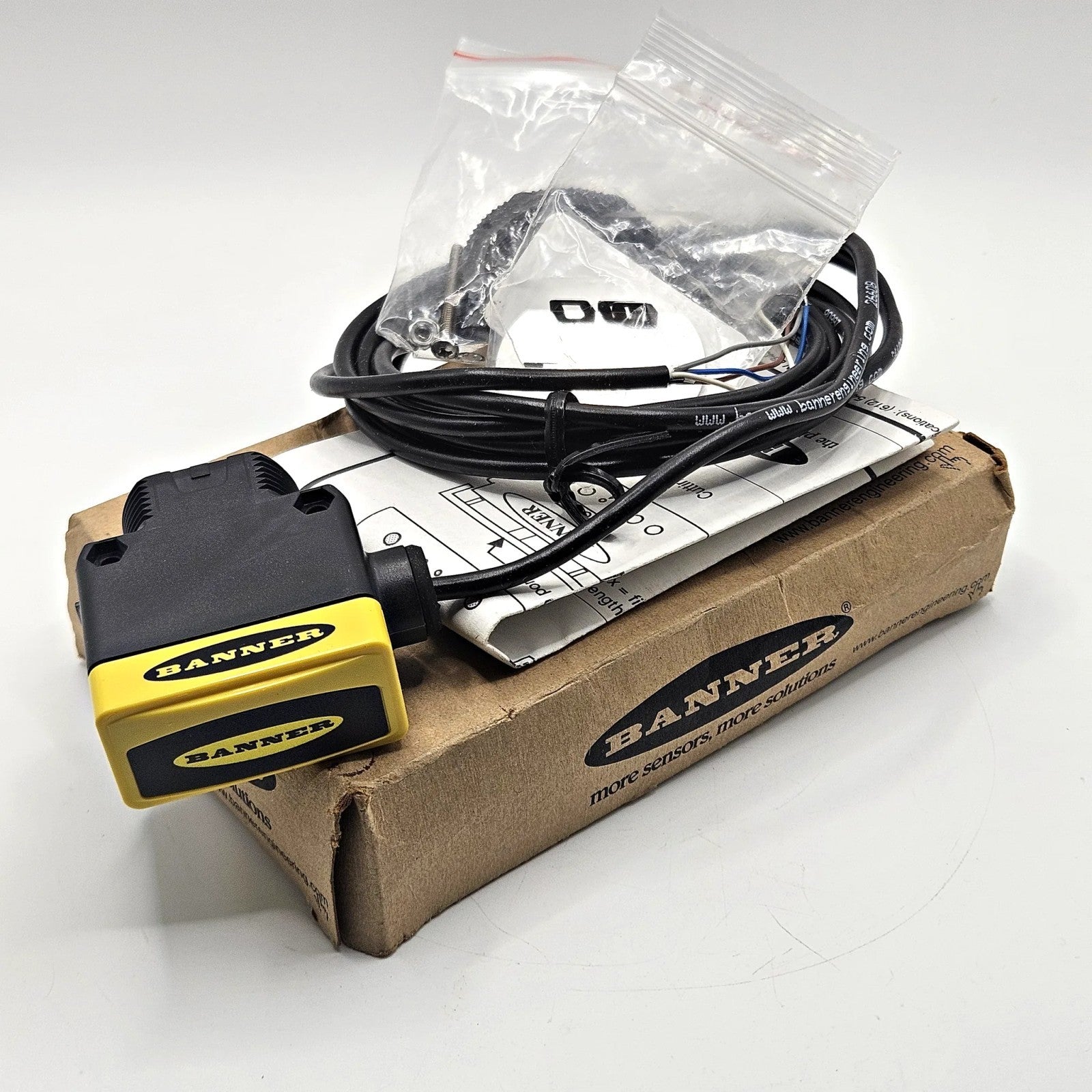 Banner QS30EXH2O WORLD-BEAM photoelectric sensor emitter opposed mode 4m 10-30VDC for industrial object detection