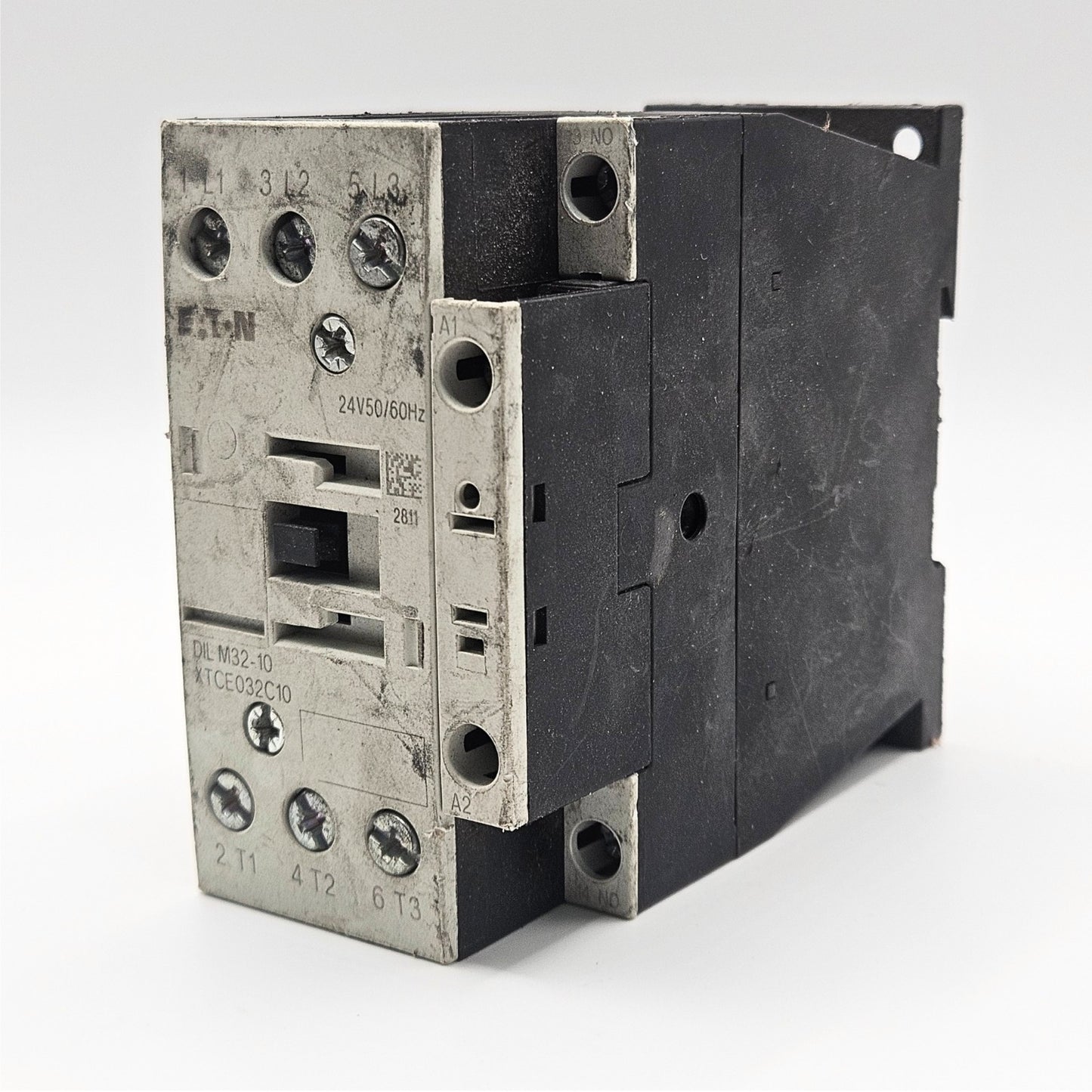 Eaton DILM32-10 XTCE032C10 contactor 32A 24V coil 3-pole for motor control and industrial automation systems