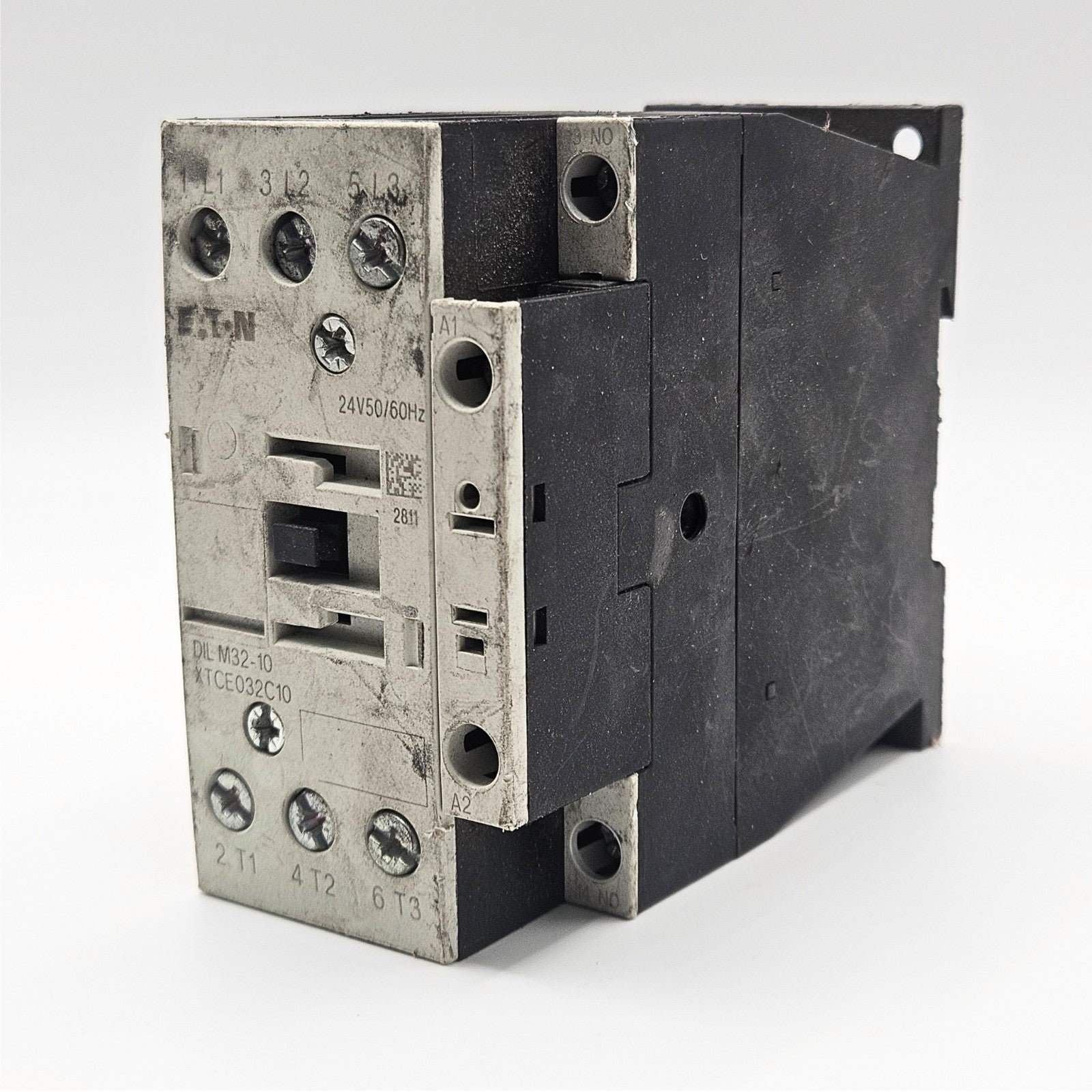 Eaton DILM32-10 XTCE032C10 contactor 32A 24V coil 3-pole for motor control and industrial automation systems