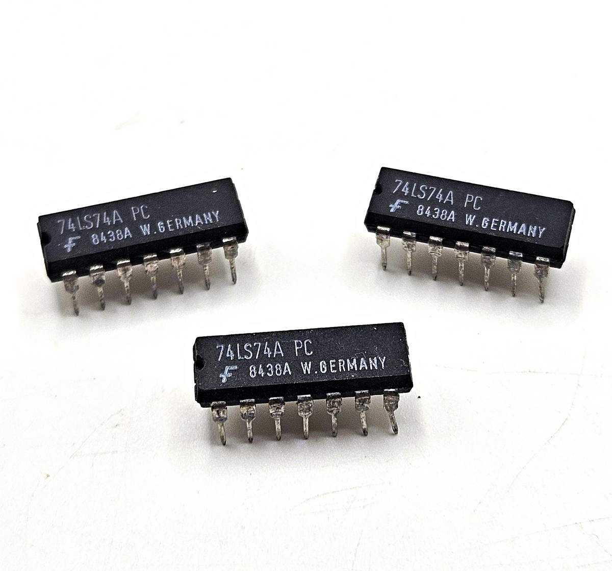 Fairchild 74LS74A PC dual D-type flip-flop DIP-14 lot of 3 for vintage electronics repair and TTL logic circuits
