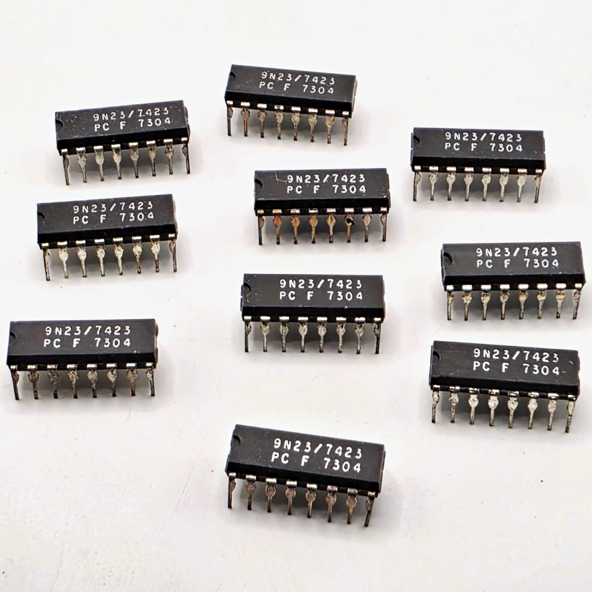 Lot of 10 Fairchild 9N23 7423 dual 4-input NOR gates with strobe TTL DIP-16 for vintage logic repair from American Industrial Parts Group