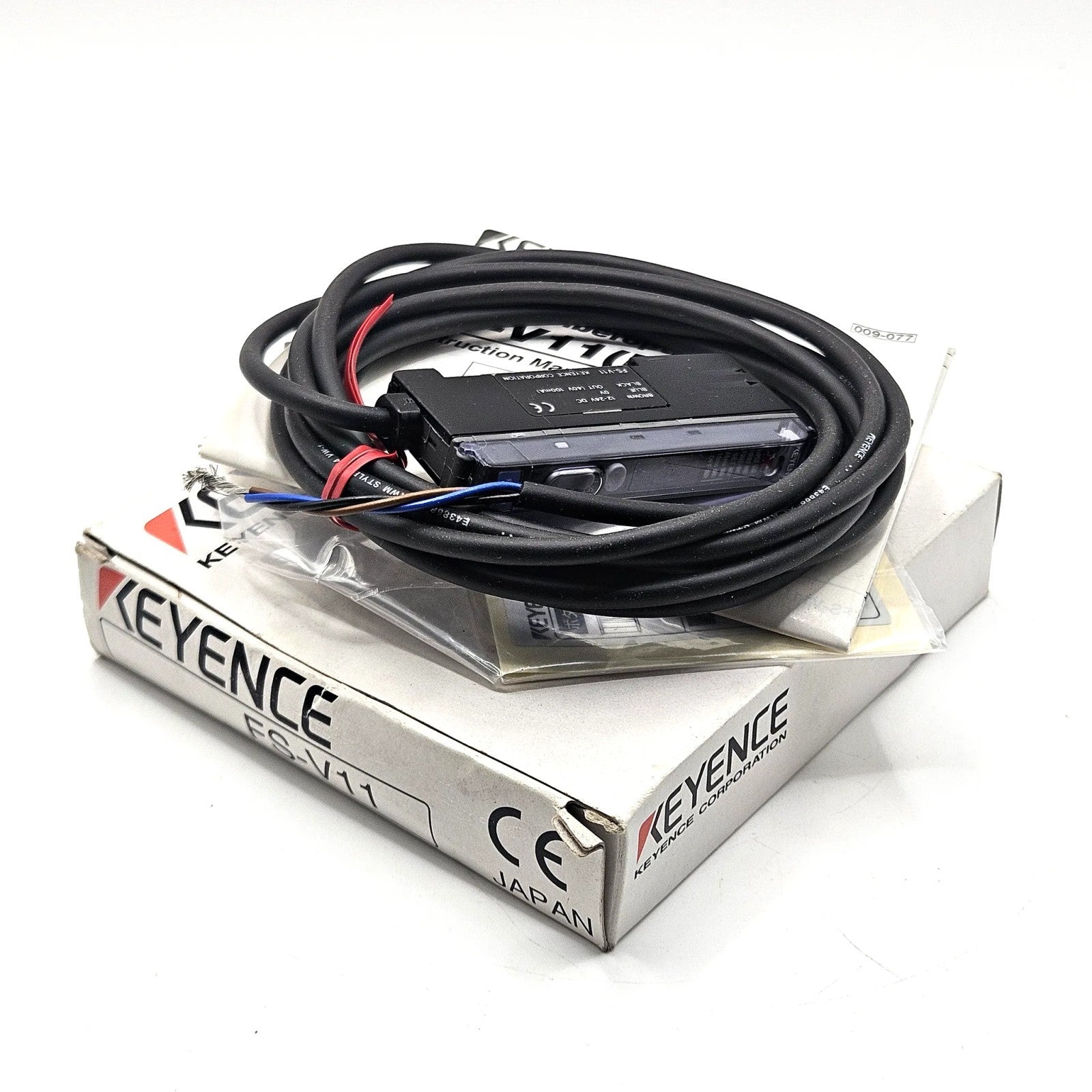 Keyence FS-V11 digital fiber optic sensor amplifier NPN cable type 12-24VDC for industrial automation