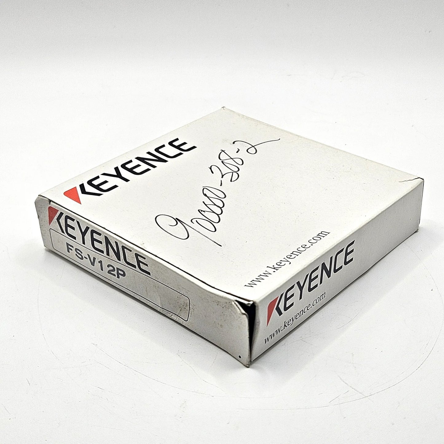 Keyence FS-V12P digital fiber optic sensor amplifier PNP 12-24VDC for industrial automation