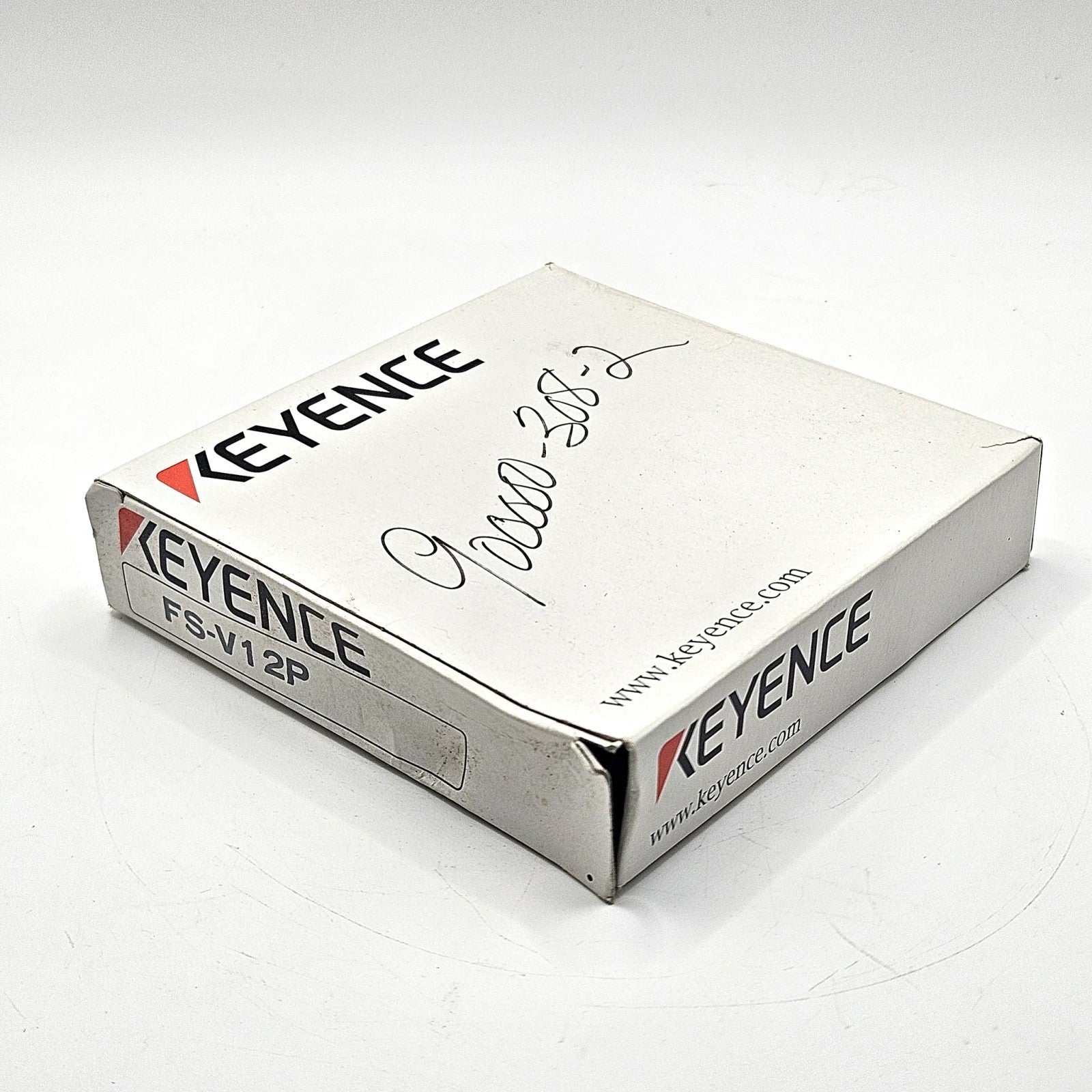 Keyence FS-V12P digital fiber optic sensor amplifier PNP 12-24VDC for industrial automation