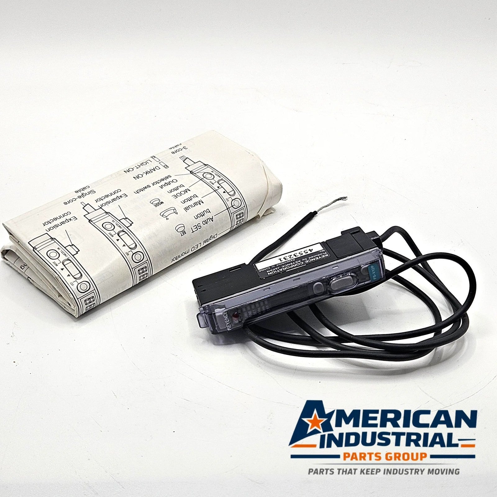 Keyence FS-V12P digital fiber optic sensor amplifier PNP 12-24VDC for industrial automation