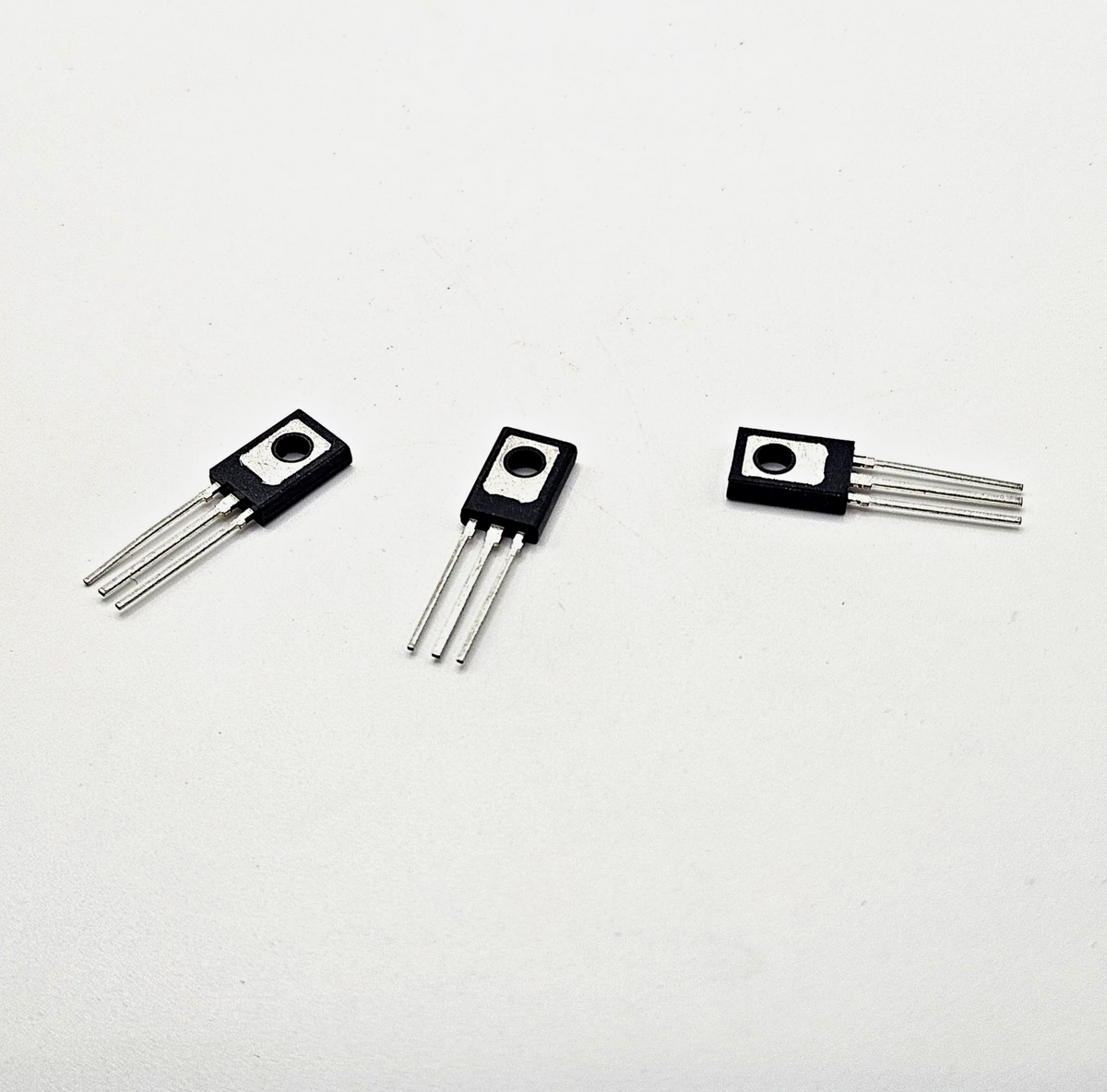 Lot of 3 Motorola C106D sensitive gate SCRs 4A 400V TO-225AA for control circuit repair from American Industrial Parts Group