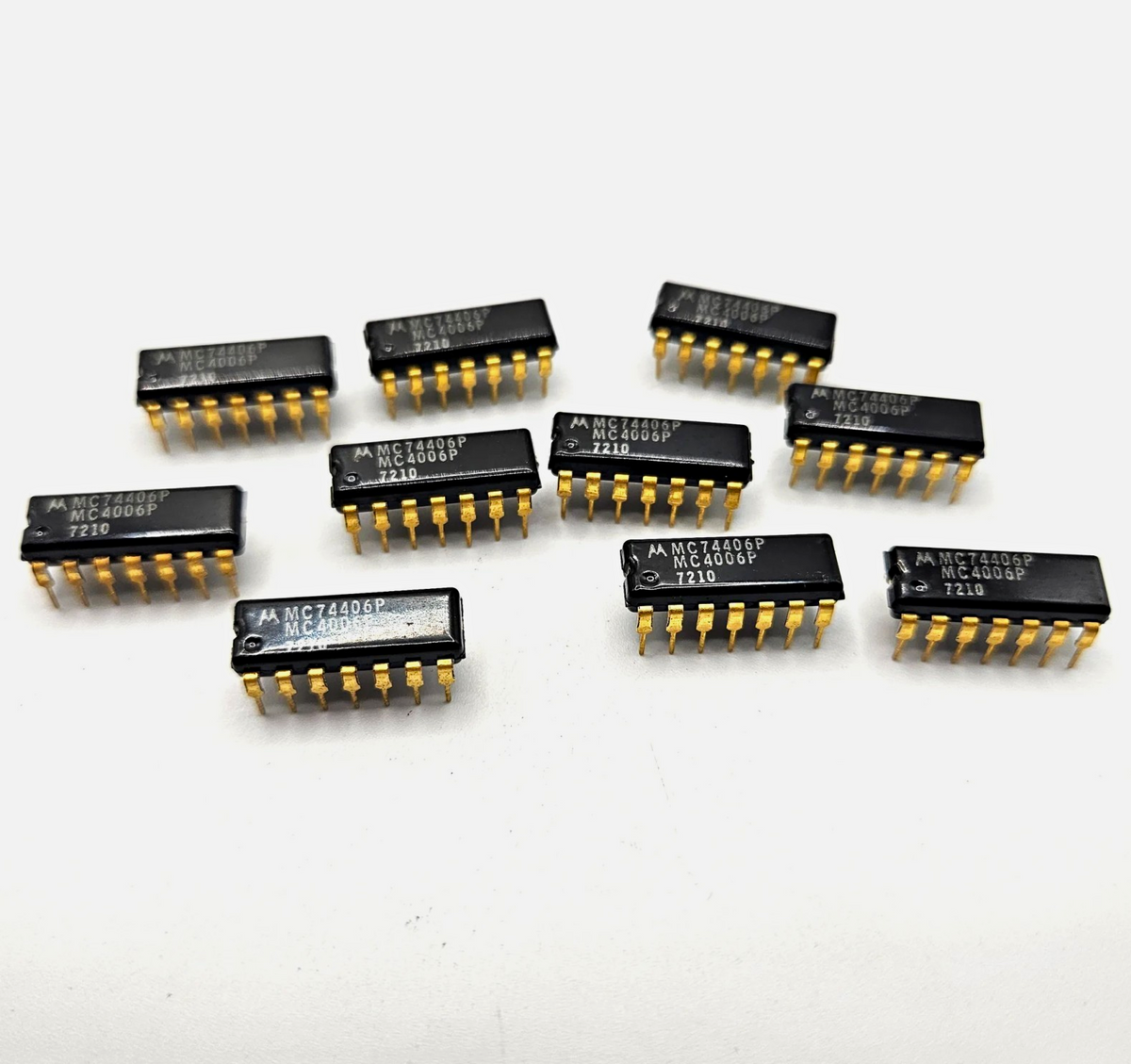 Lot of 10 Motorola MC7406P MC4006P hex inverter buffer driver open collector 14-pin DIP for vintage computer and logic board repair