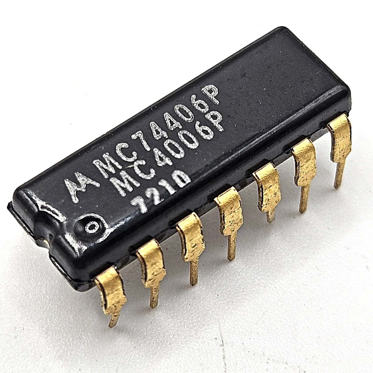Lot of 10 Motorola MC7406P MC4006P hex inverter buffer driver open collector 14-pin DIP for vintage computer and logic board repair