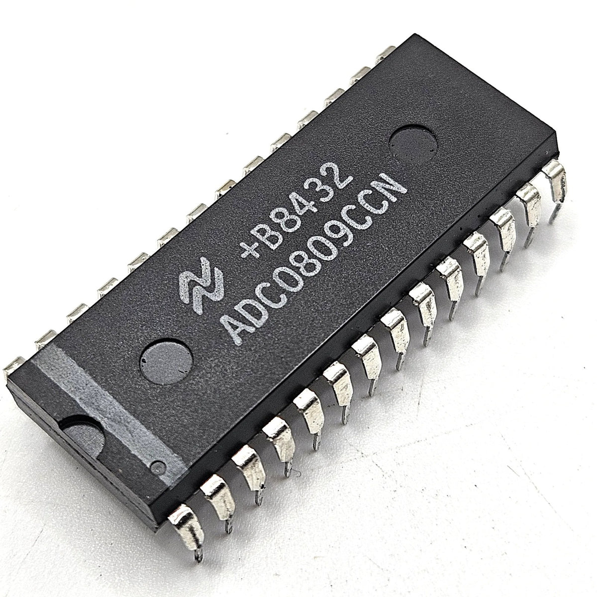 National Semiconductor ADC0809CCN 8-bit 8-channel successive approximation A/D converter 28-pin DIP for data acquisition board repair