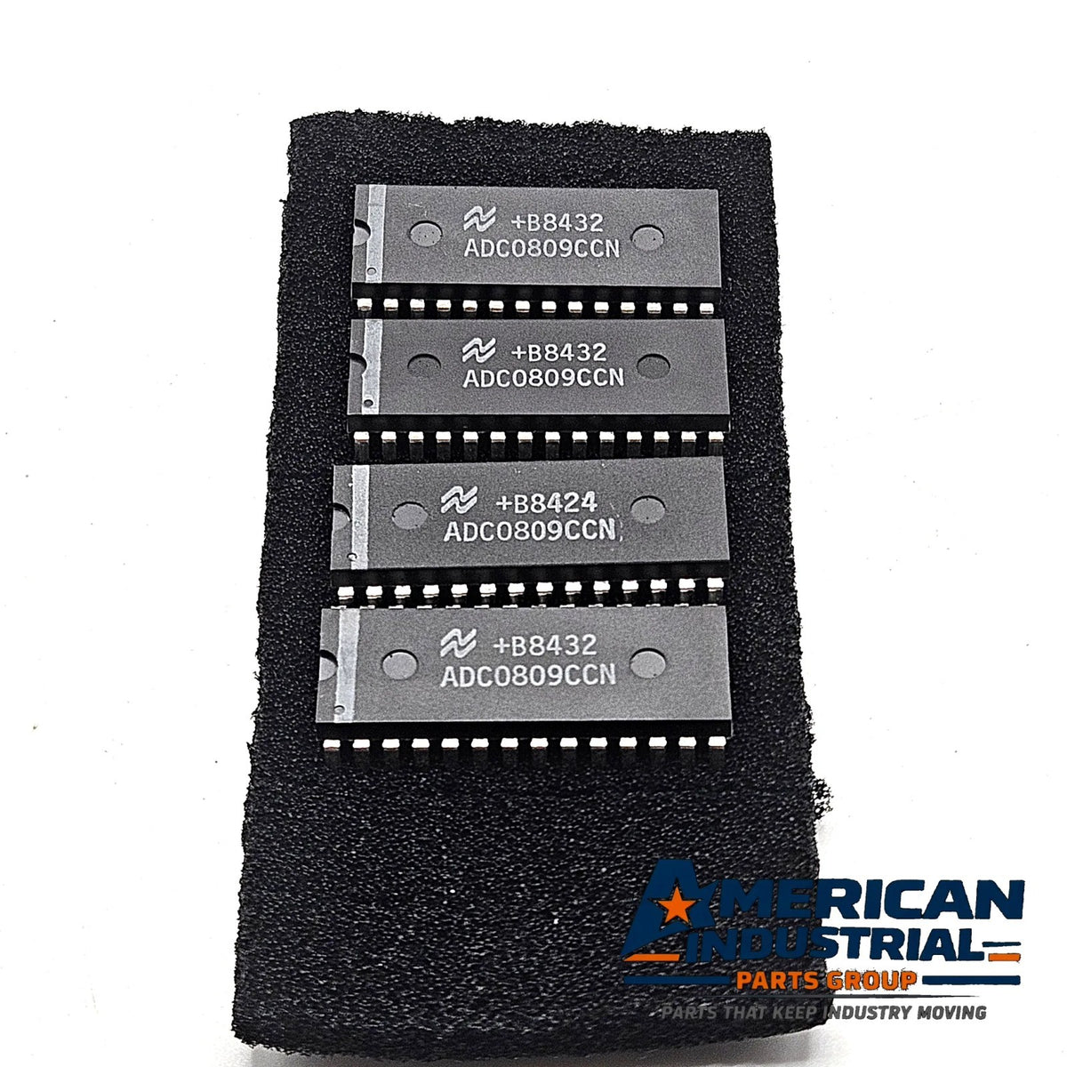 National Semiconductor ADC0809CCN 8-bit 8-channel successive approximation A/D converter 28-pin DIP for data acquisition board repair