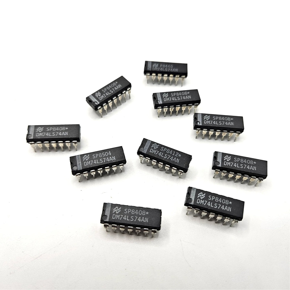 Lot of 10 National Semiconductor DM74LS74AN dual D flip-flops 14-pin DIP for vintage electronics repair and TTL logic circuits