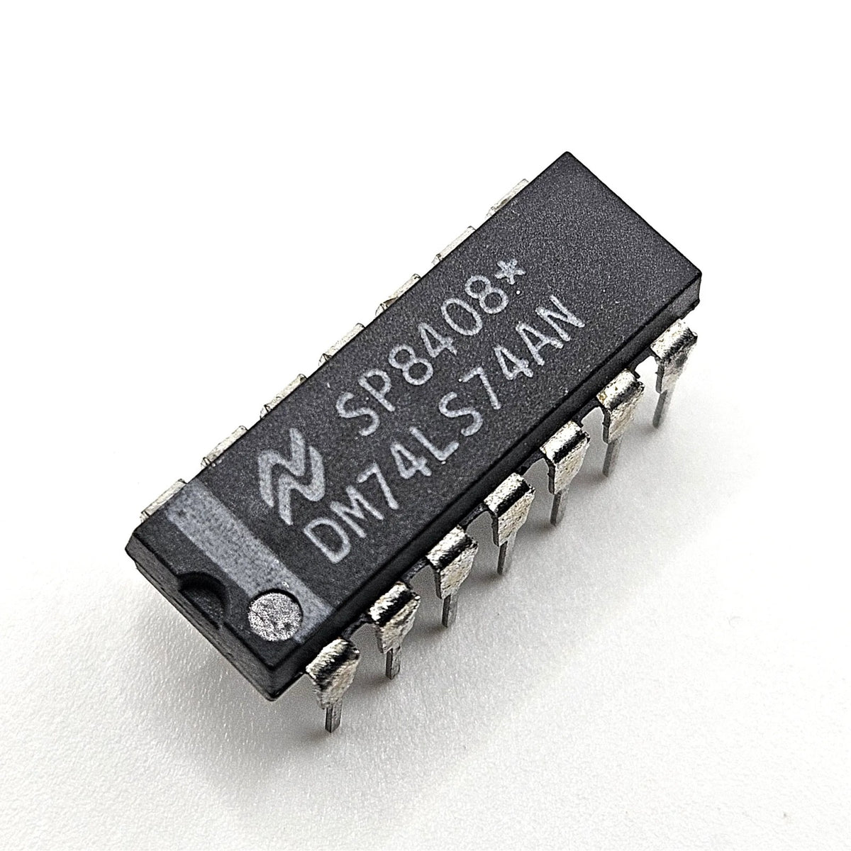 Lot of 10 National Semiconductor DM74LS74AN dual D flip-flops 14-pin DIP for vintage electronics repair and TTL logic circuits