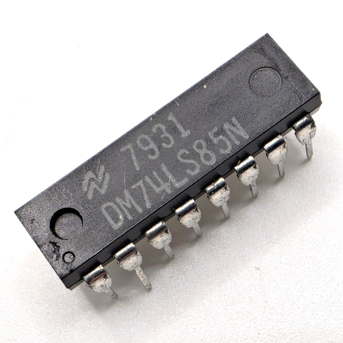 Lot of 10 National Semiconductor DM74LS85N 74LS85 4-bit magnitude comparators 16-pin DIP for vintage computer and logic repair from American Industrial Parts Group