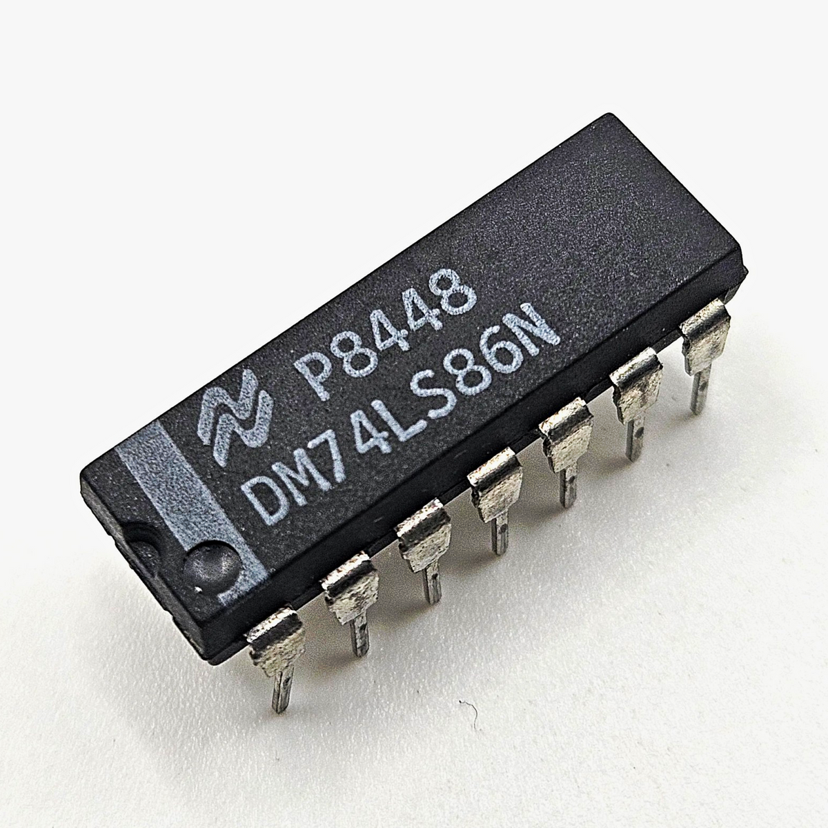 National Semiconductor DM74LS86N quad 2-input XOR gate DIP-14 for vintage electronics repair and TTL logic circuits