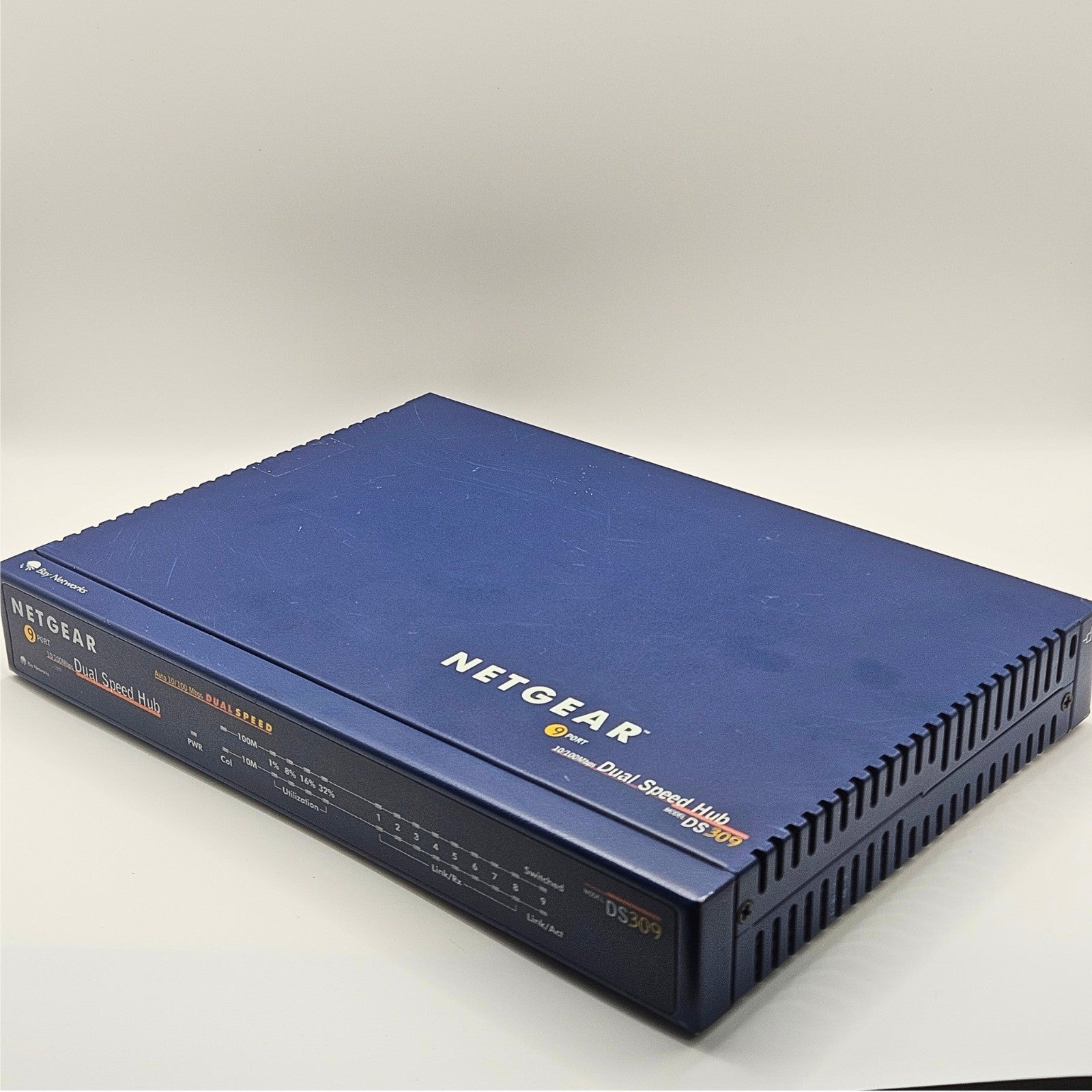 Netgear DS309 9-port dual speed hub 10/100Mbps for network connectivity applications
