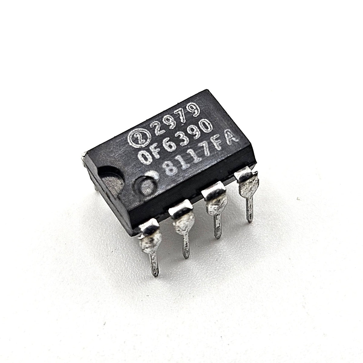 OF6390 2979 8117FA 8-pin DIP integrated circuit new old stock for vintage electronics repair and board restoration