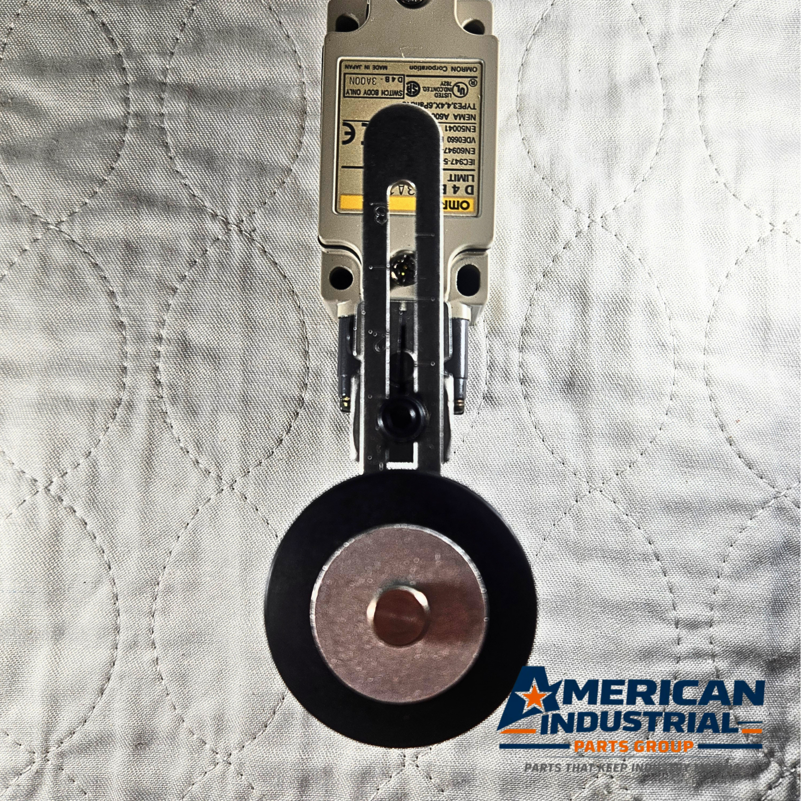 Omron D4B-3A13N limit switch roller lever IP67 for industrial automation and machine safety applications