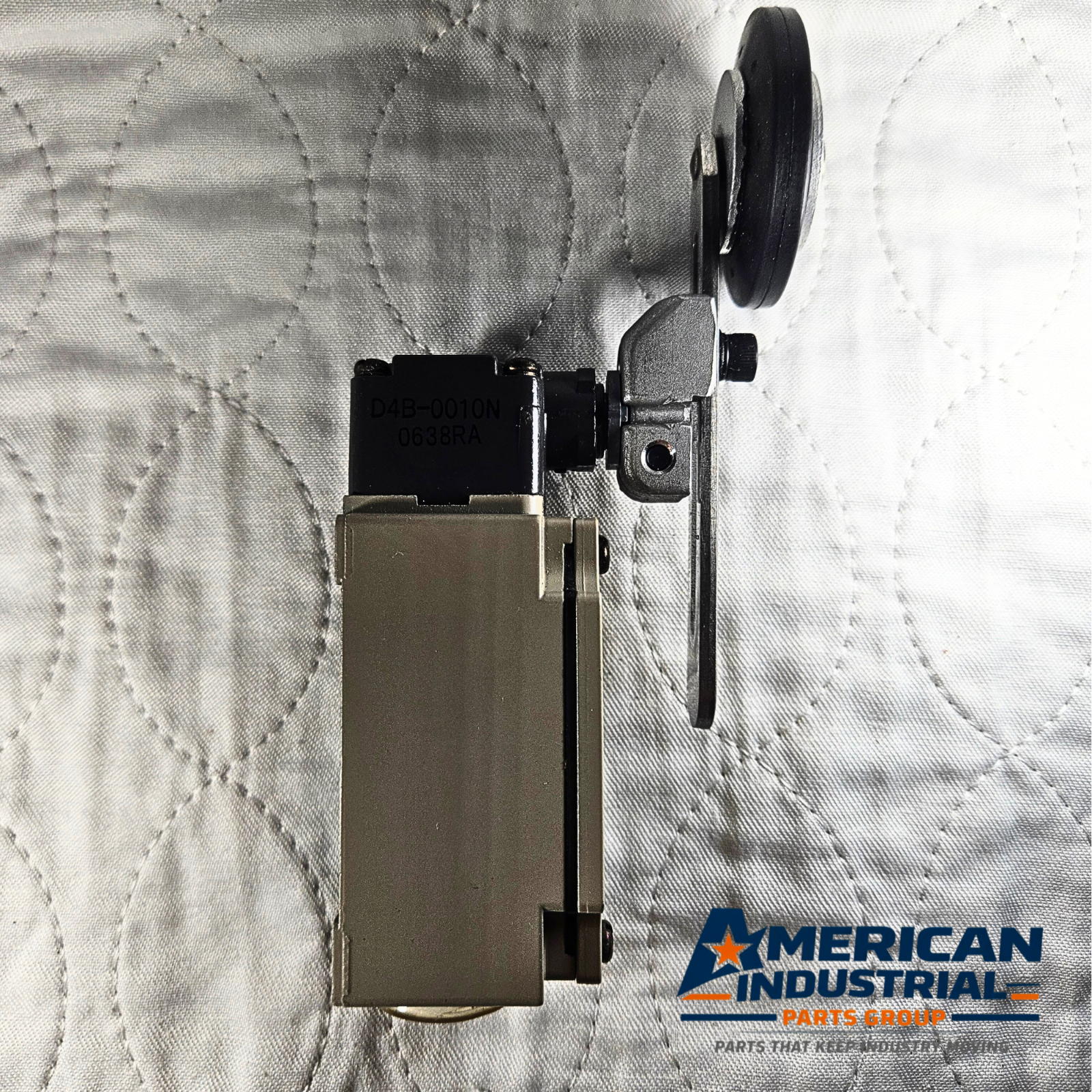 Omron D4B-3A13N limit switch roller lever IP67 for industrial automation and machine safety applications