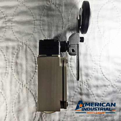 Omron D4B-3A13N limit switch roller lever IP67 for industrial automation and machine safety applications