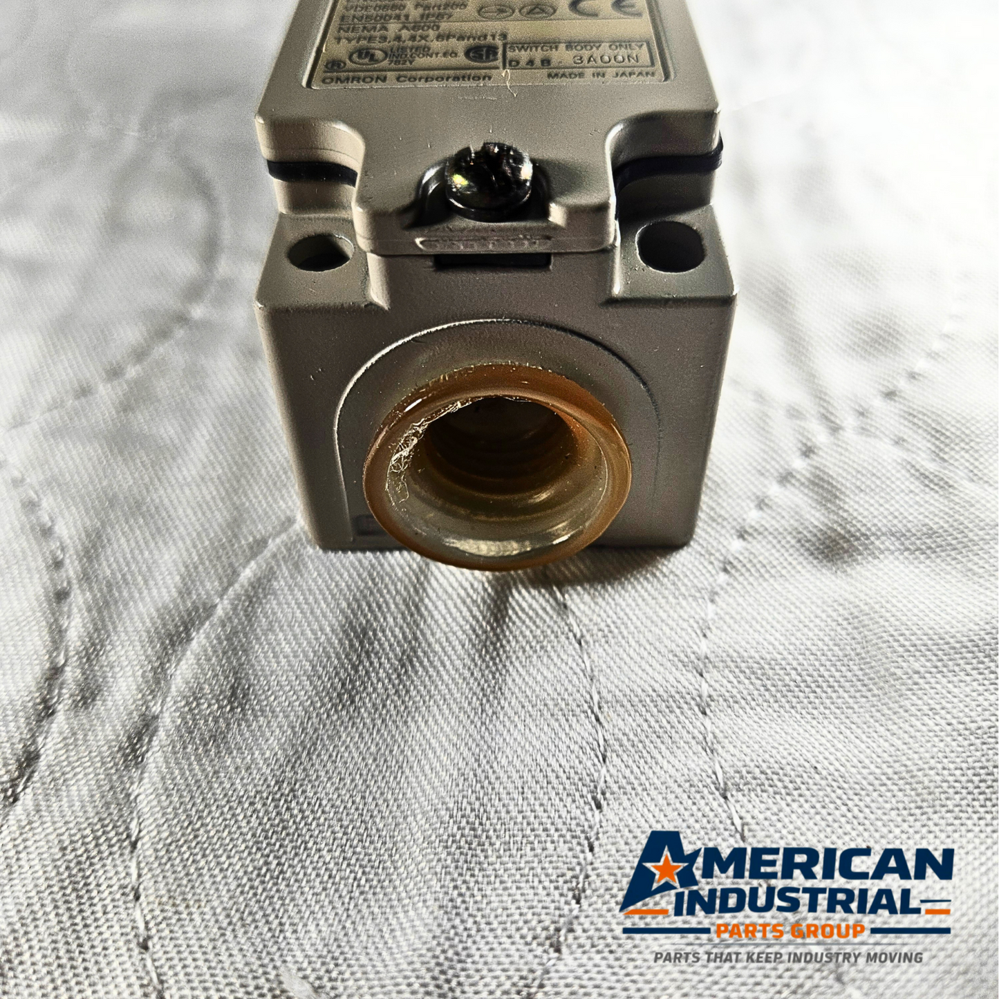 Omron D4B-3A13N limit switch roller lever IP67 for industrial automation and machine safety applications