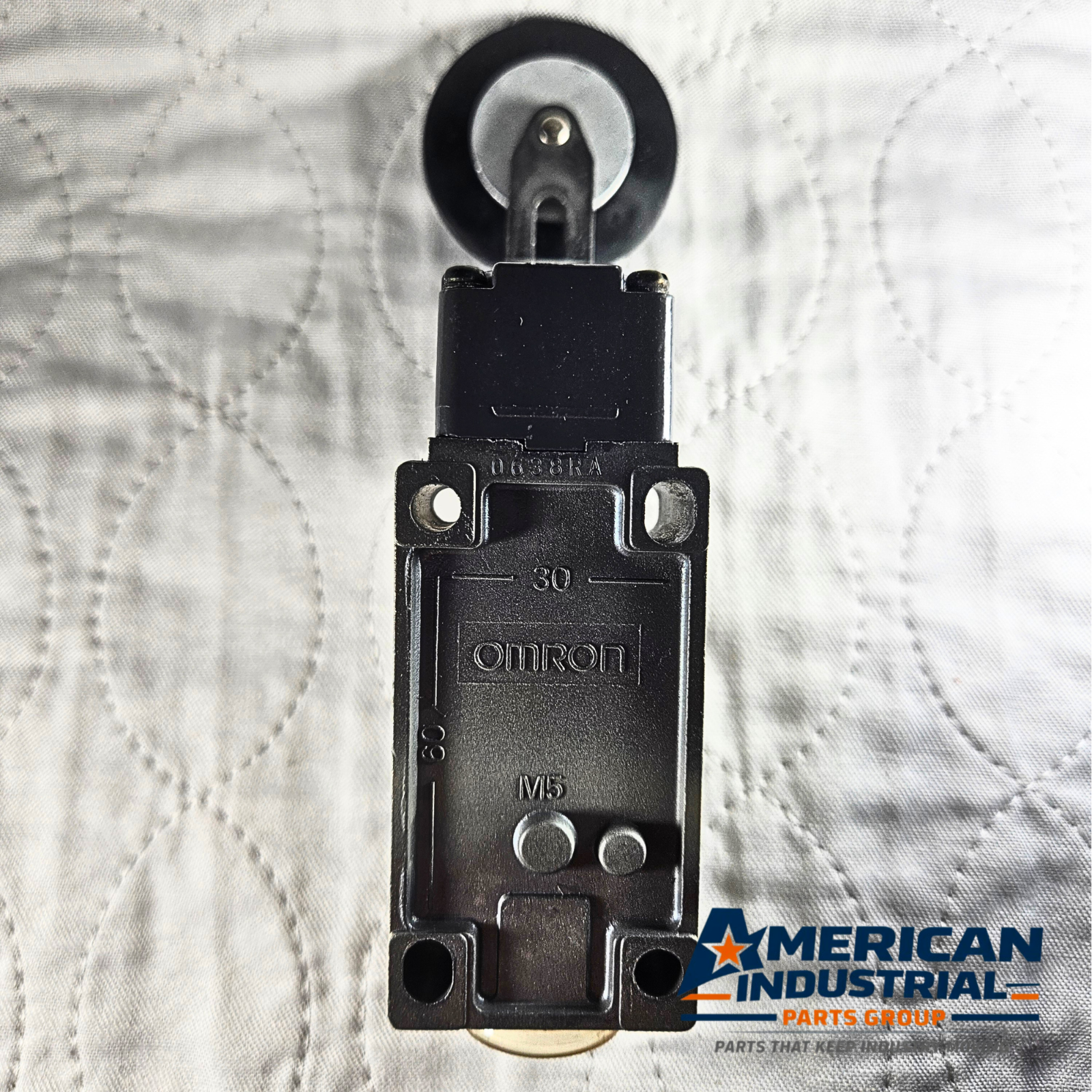 Omron D4B-3A13N limit switch roller lever IP67 for industrial automation and machine safety applications