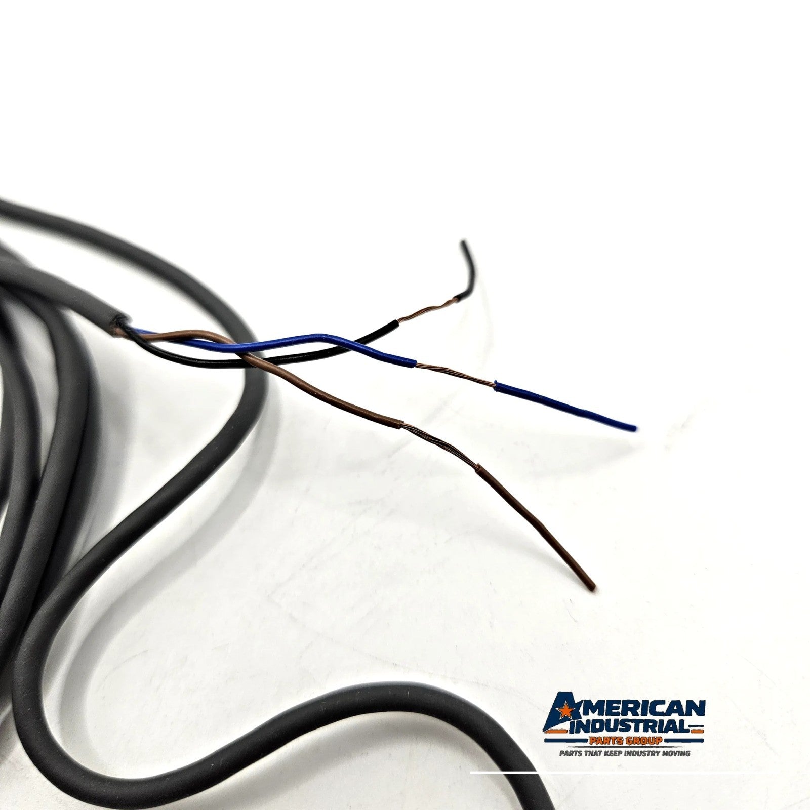 Omron E2E-CR8C1 inductive proximity sensor 0.8mm NPN normally open 10-30VDC for industrial metal detection