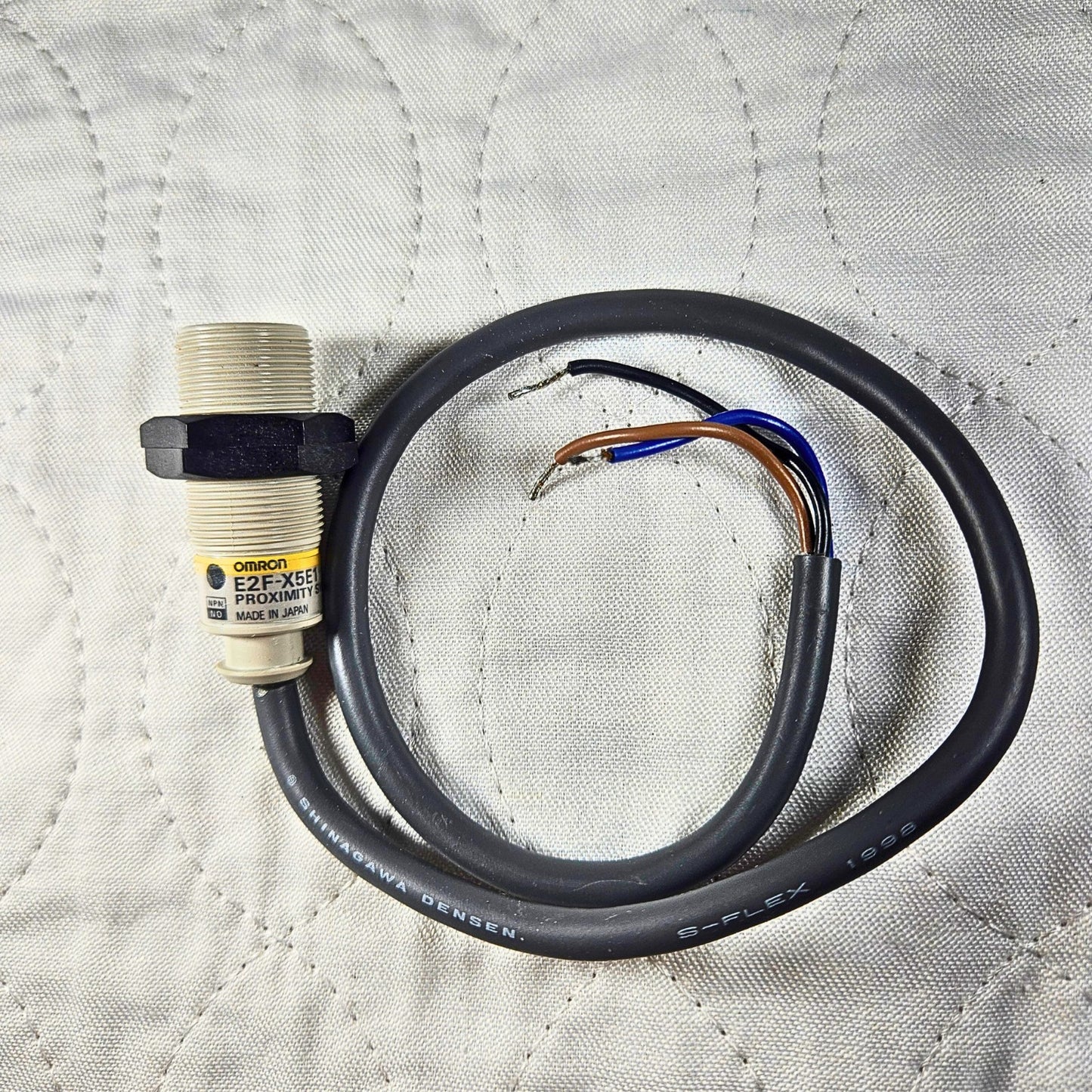 Omron E2F-X5E1 inductive proximity sensor M18 10-24VDC NPN NO 5mm for industrial automation systems
