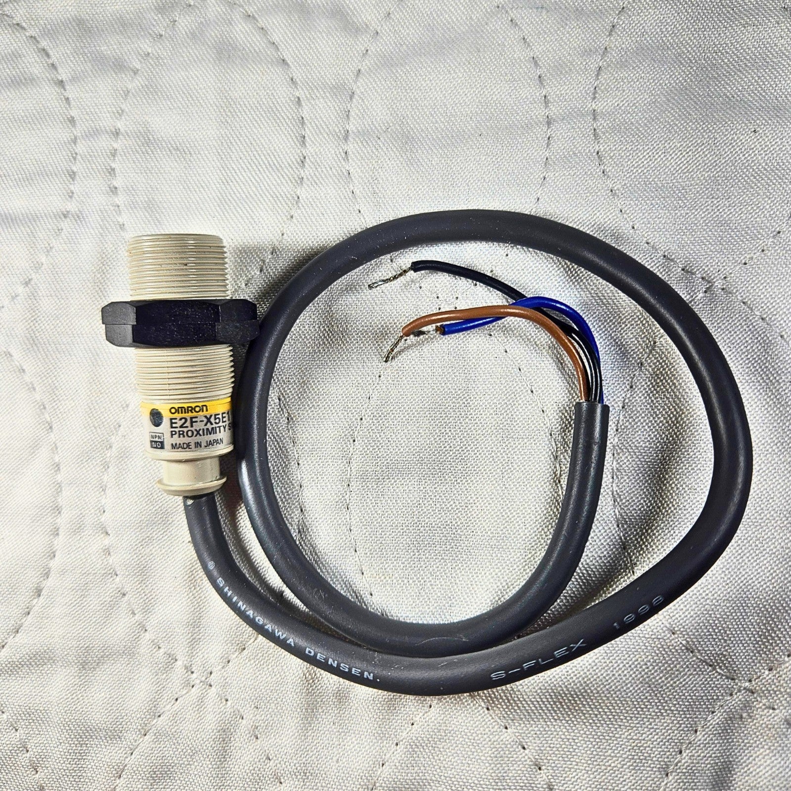 Omron E2F-X5E1 inductive proximity sensor M18 10-24VDC NPN NO 5mm for industrial automation systems