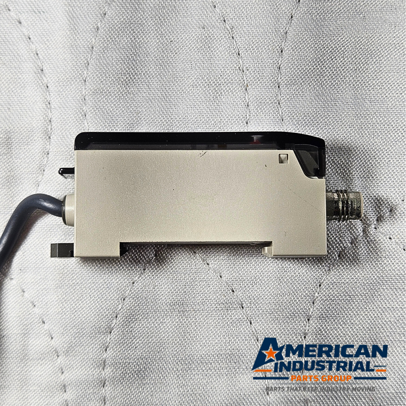 Omron E2J-JC4A capacitive proximity sensor 24VDC fiber optic amplifier for industrial automation systems