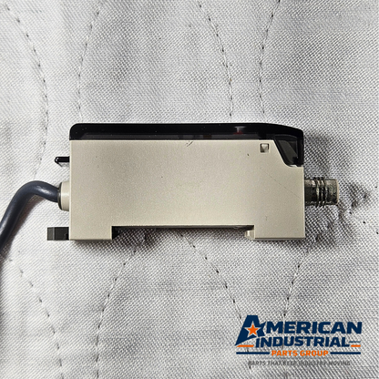 Omron E2J-JC4A capacitive proximity sensor 24VDC fiber optic amplifier for industrial automation systems