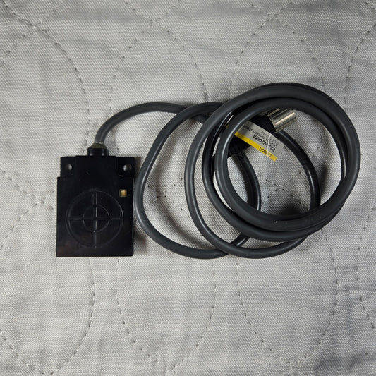 Omron E2J-W20MA capacitive proximity sensor 20mm range for industrial automation and machine sensing applications