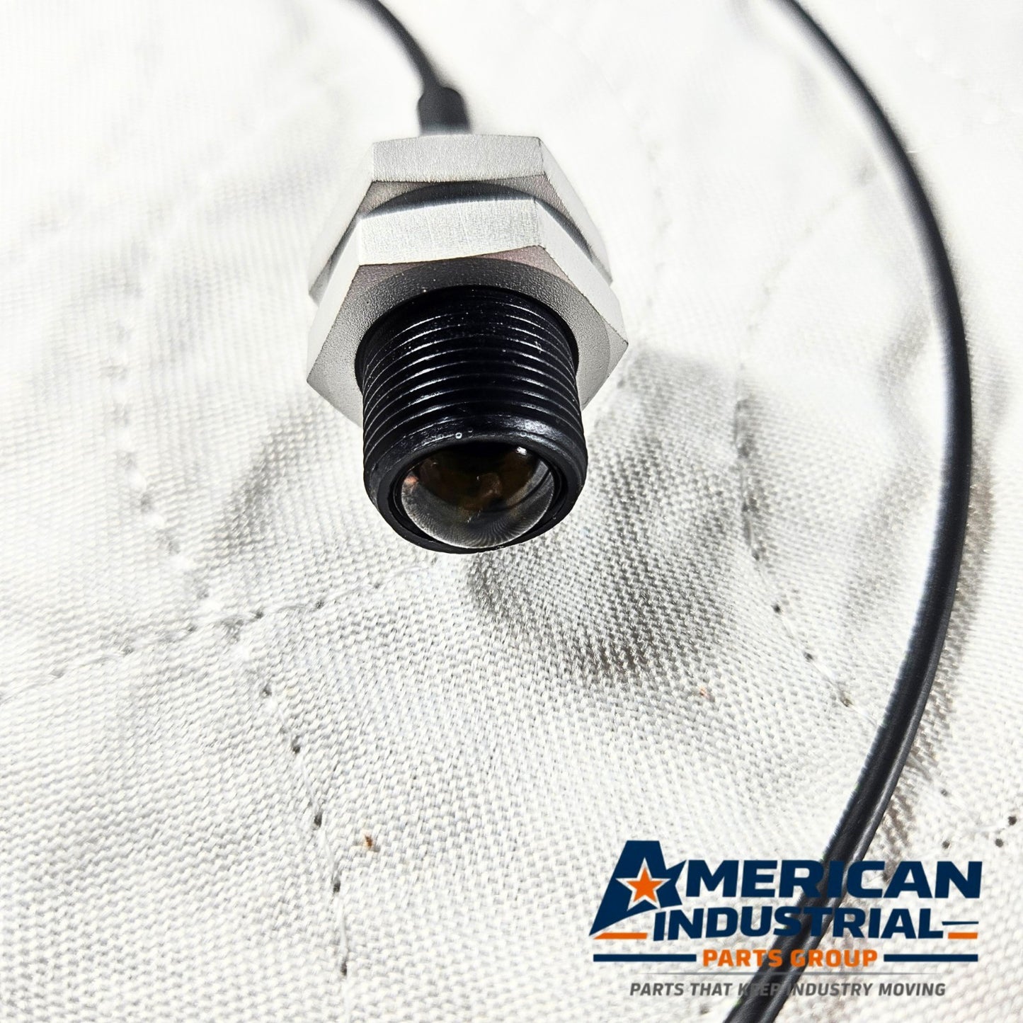 Omron E32-T17L fiber optic photoelectric sensor for industrial automation and machine sensing applications