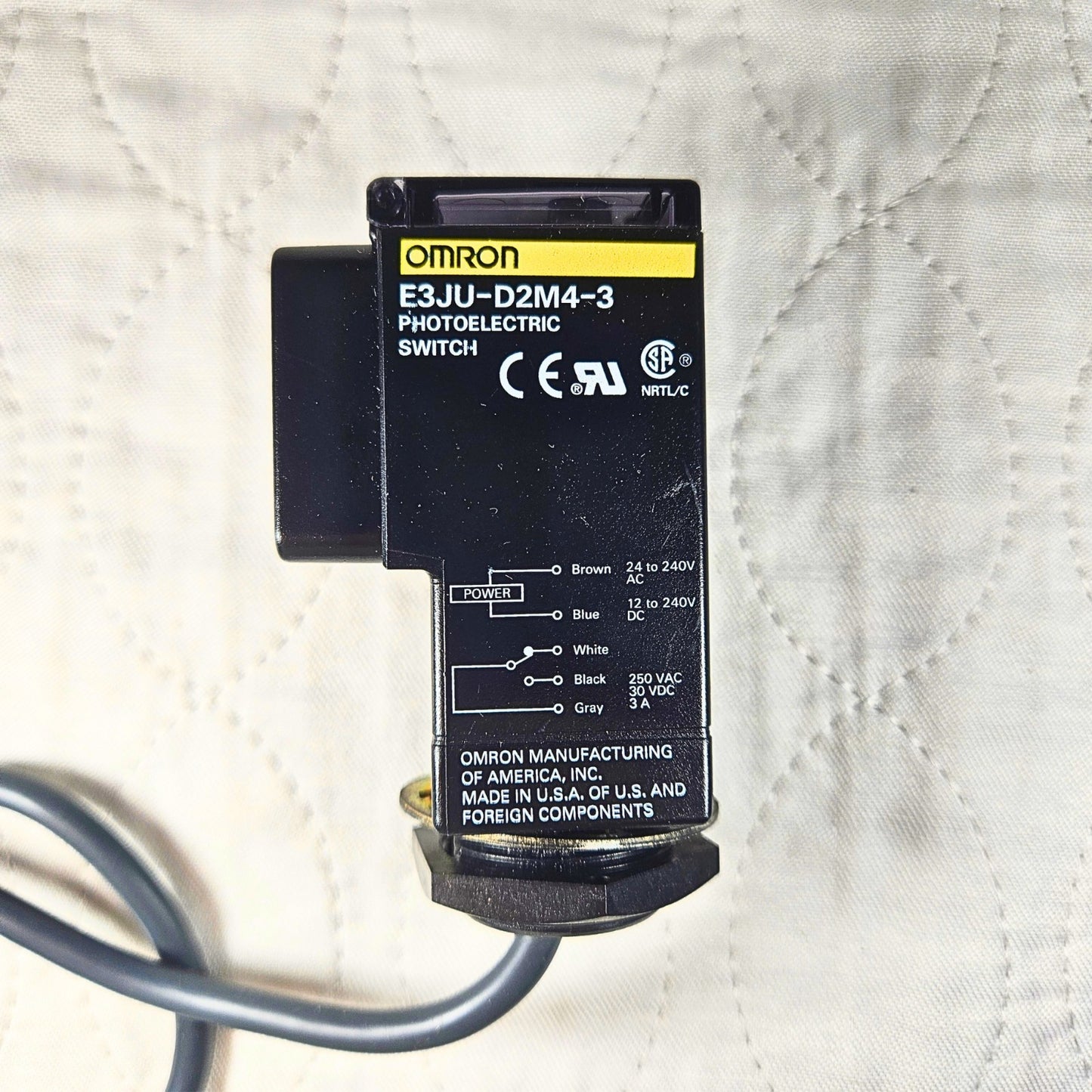 Omron E3JU-D2M4-3 photoelectric sensor switch 24-240VAC/DC for industrial automation systems and machine sensing
