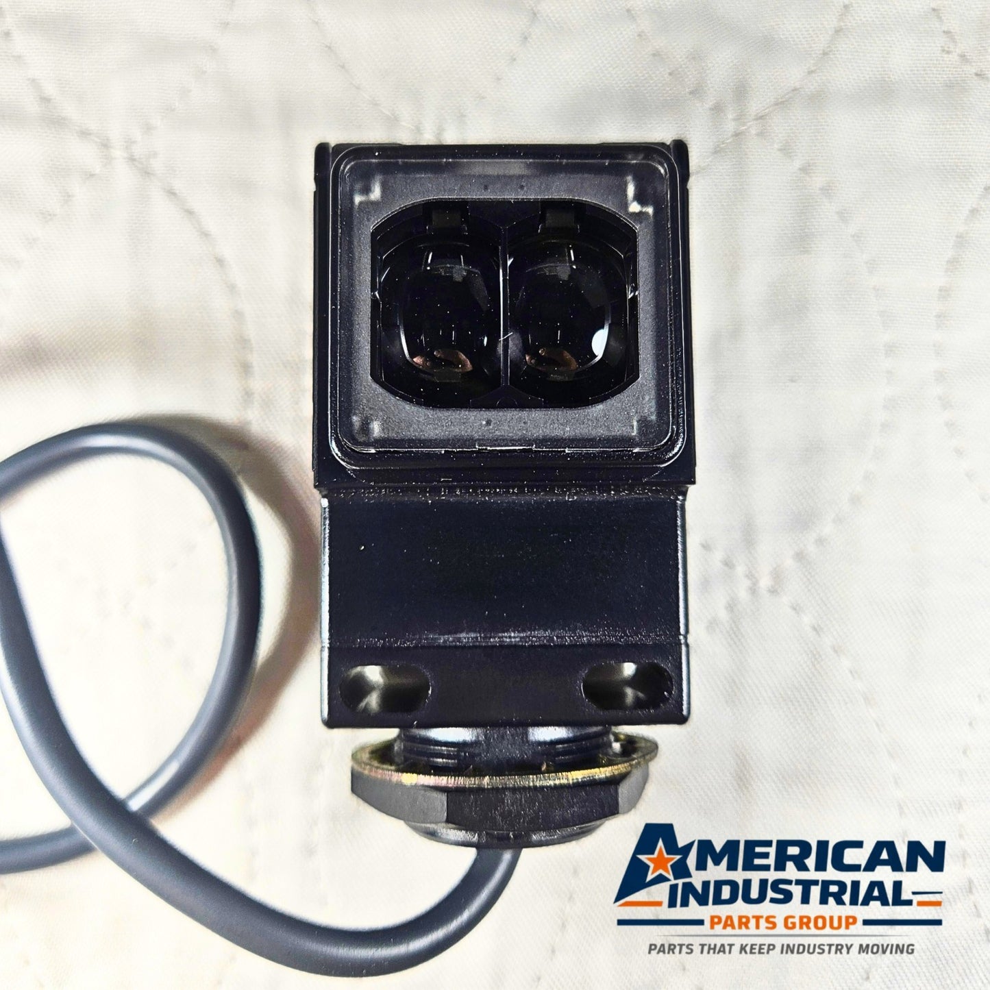 Omron E3JU-D2M4-3 photoelectric sensor switch 24-240VAC/DC for industrial automation systems and machine sensing