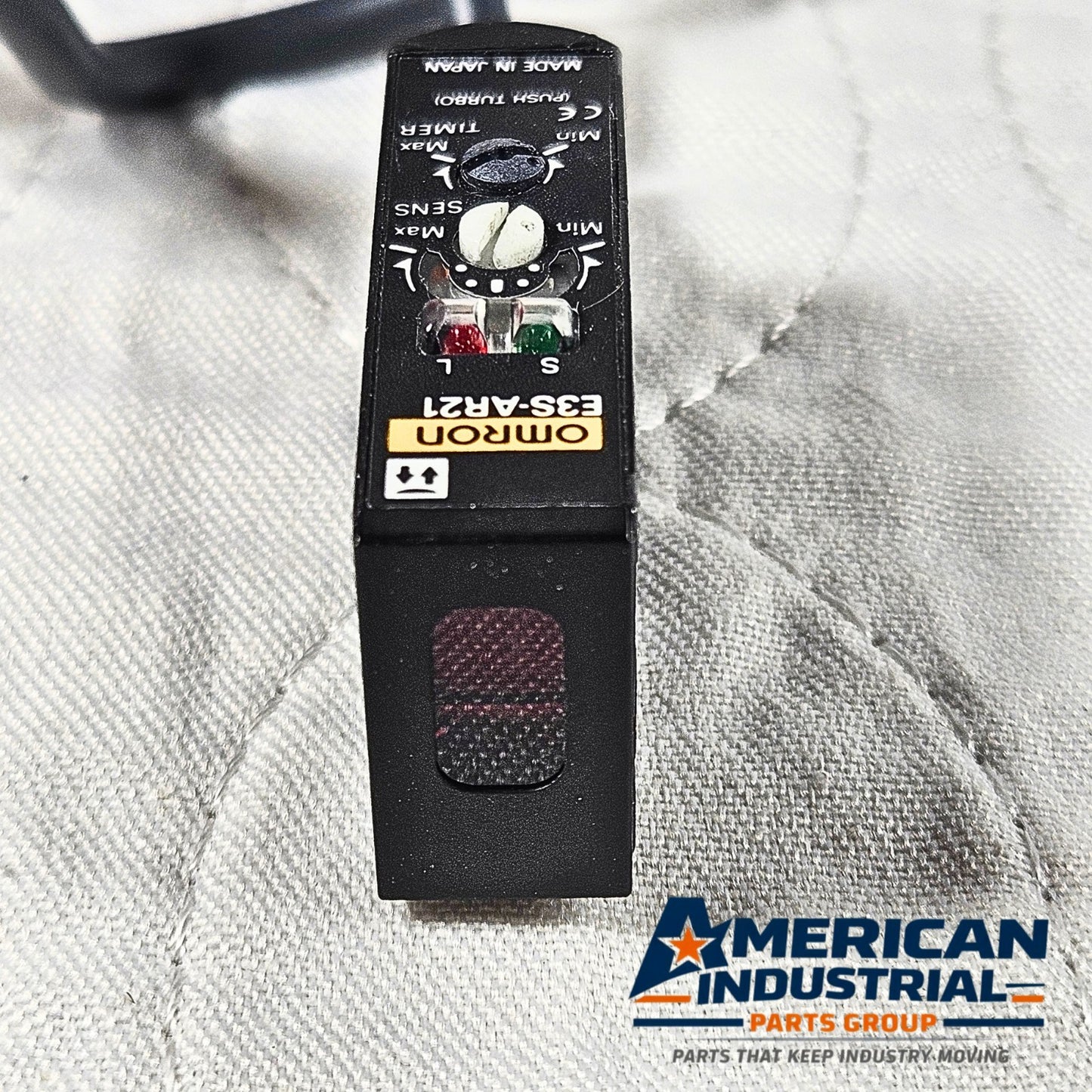Omron E3S-AR21 photoelectric sensor 24-240VAC/DC for industrial automation and object detection applications
