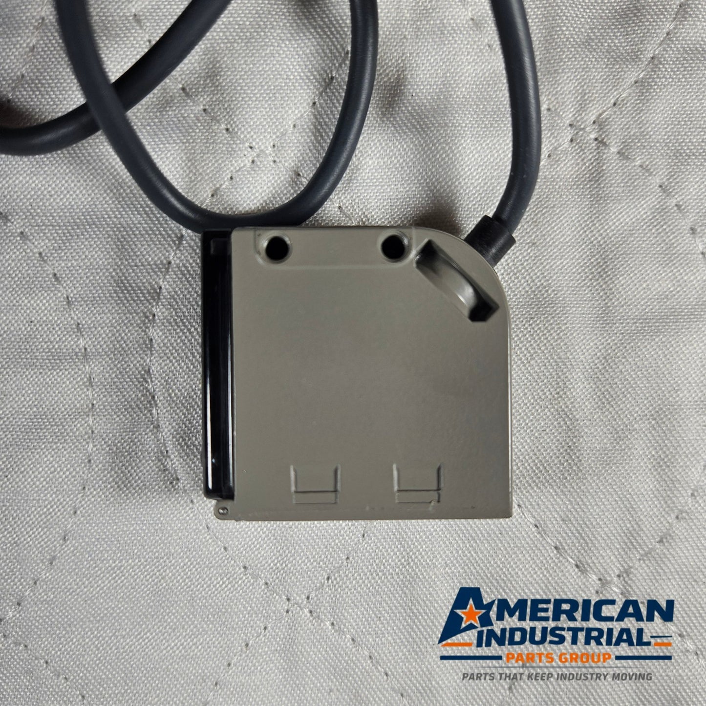 Omron E3S-CL1 photoelectric sensor 10-30VDC compact for industrial automation and machine sensing applications